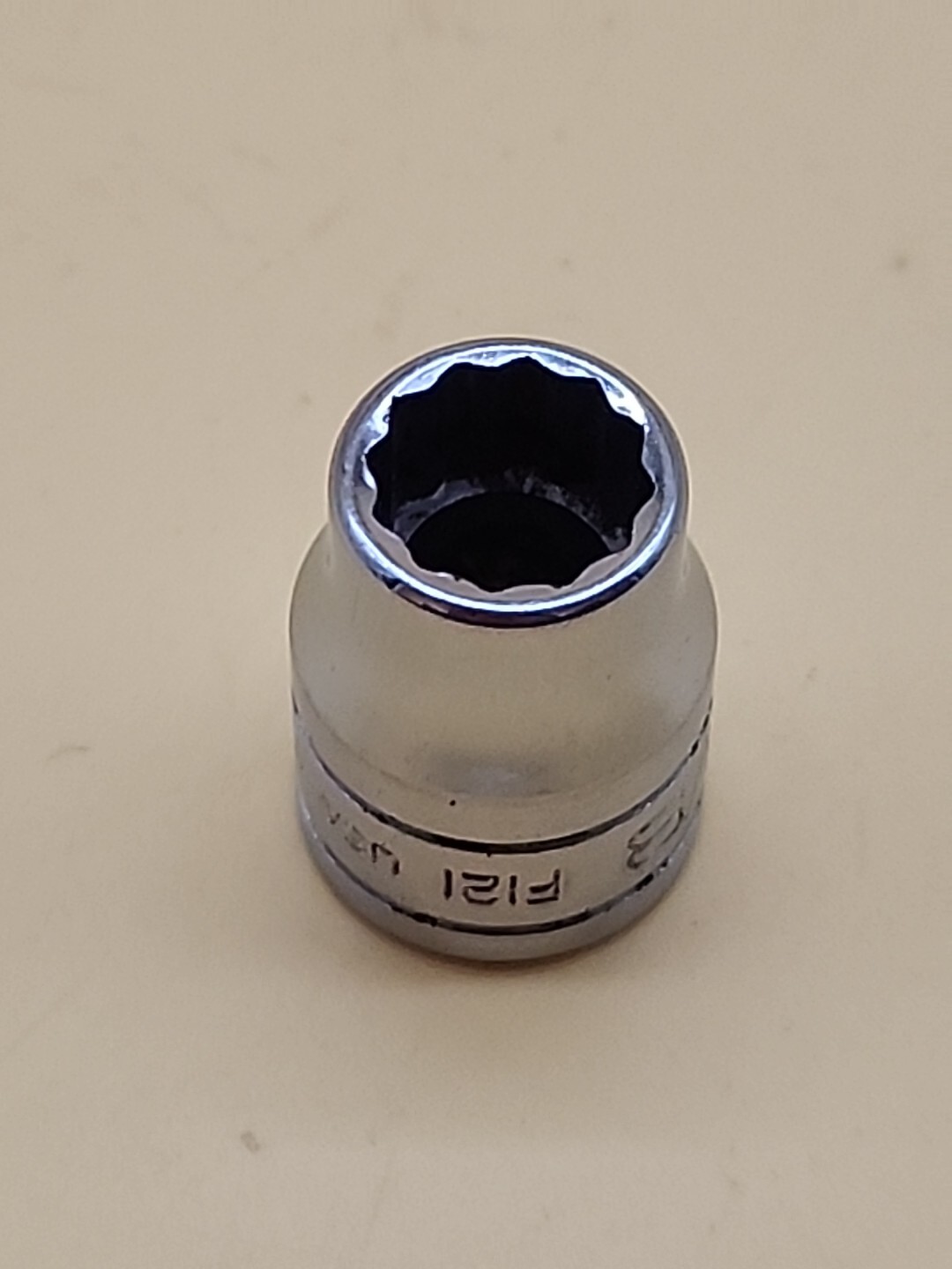 Snap-on Tools F-121 3/8″ Drive 3/8″ Shallow Socket 12-point USA
