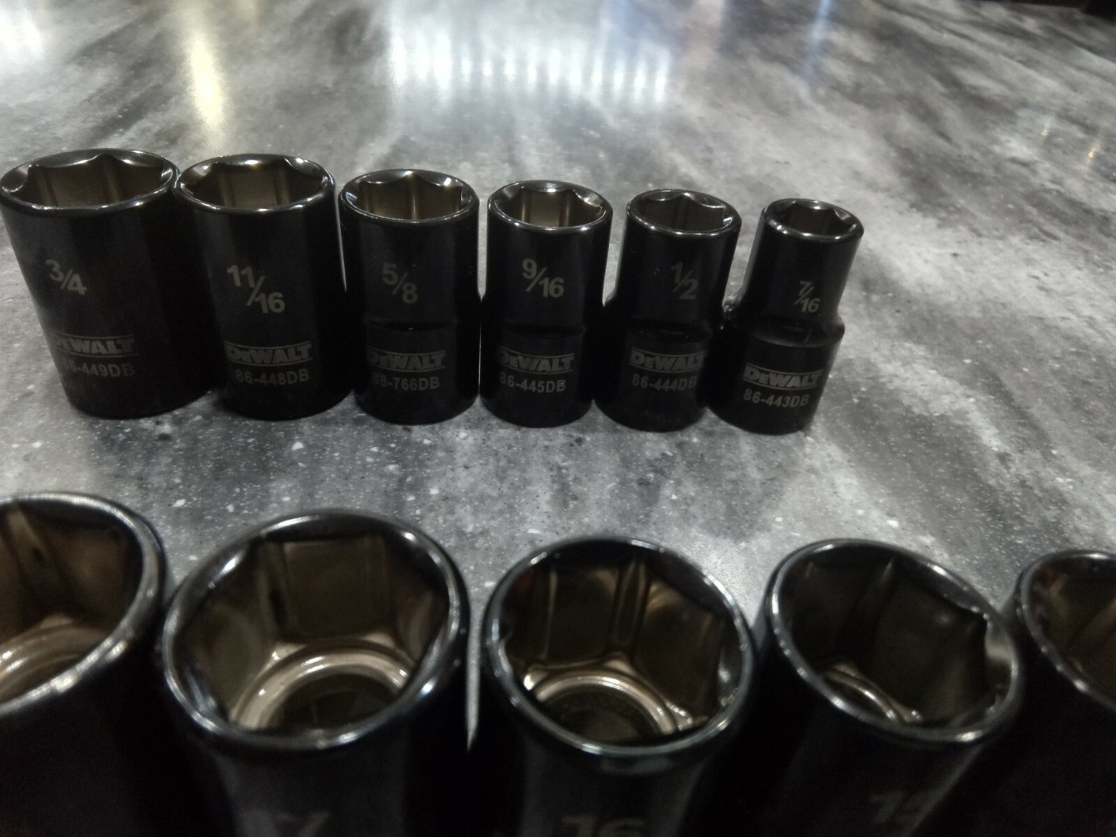 Genuine DeWalt 1/2″ Drive BLACK CHROME 13PC Socket Set 6 POINT Metric/SAE NEW