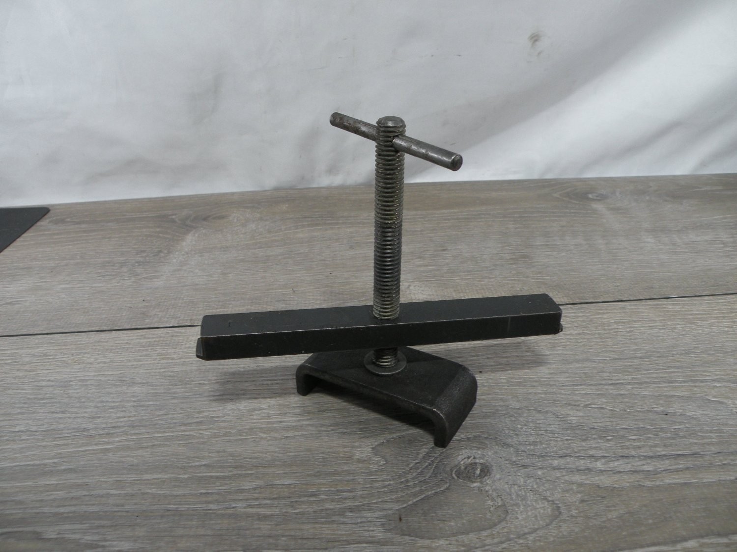 Automotive Specialty Puller Tool 523-98-148 T-Handle Screw Type Steel