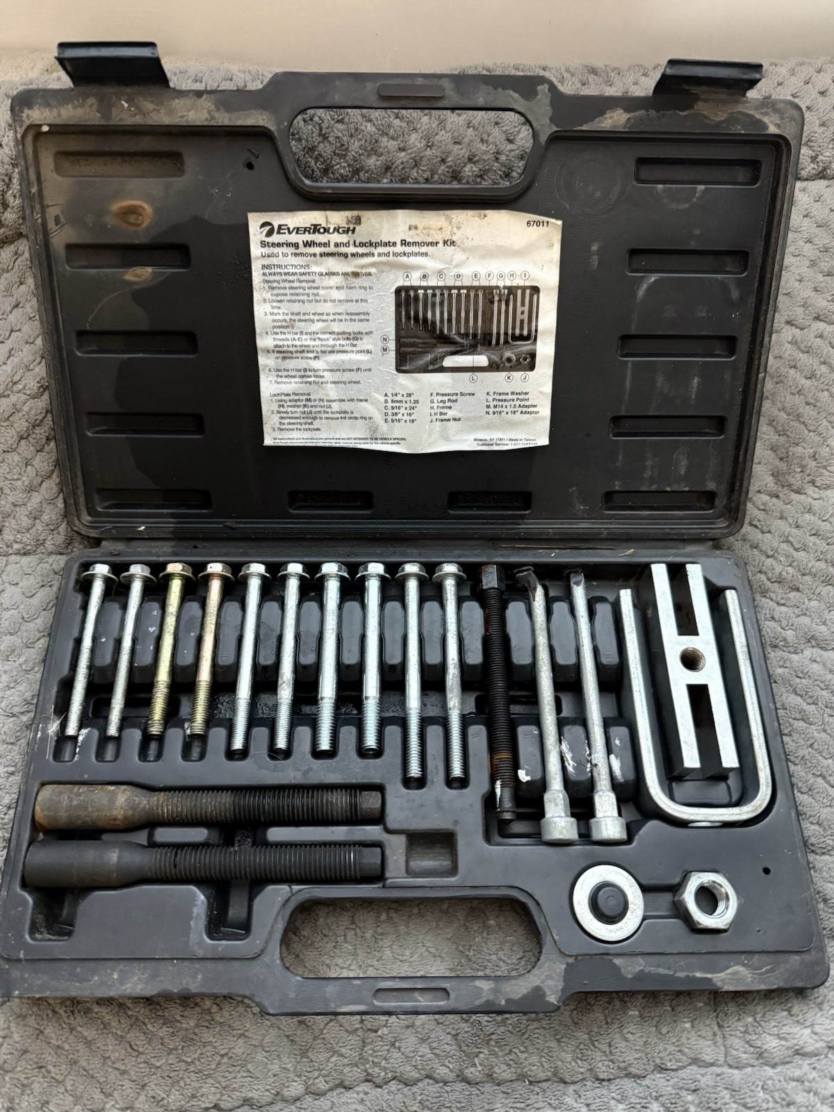 Evertough 67011 Steering Wheel Puller and Lockplate Remover Kit
