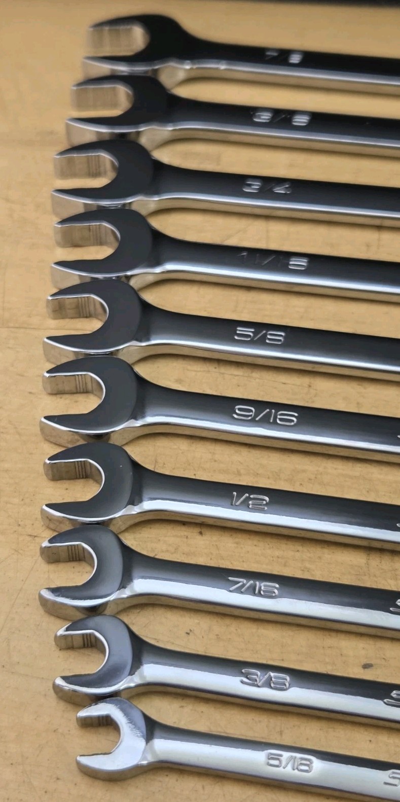 New Snap On SOEX710 – 10 Pc SAE Flank Drive Plus 12Pt Combination Wrench Set