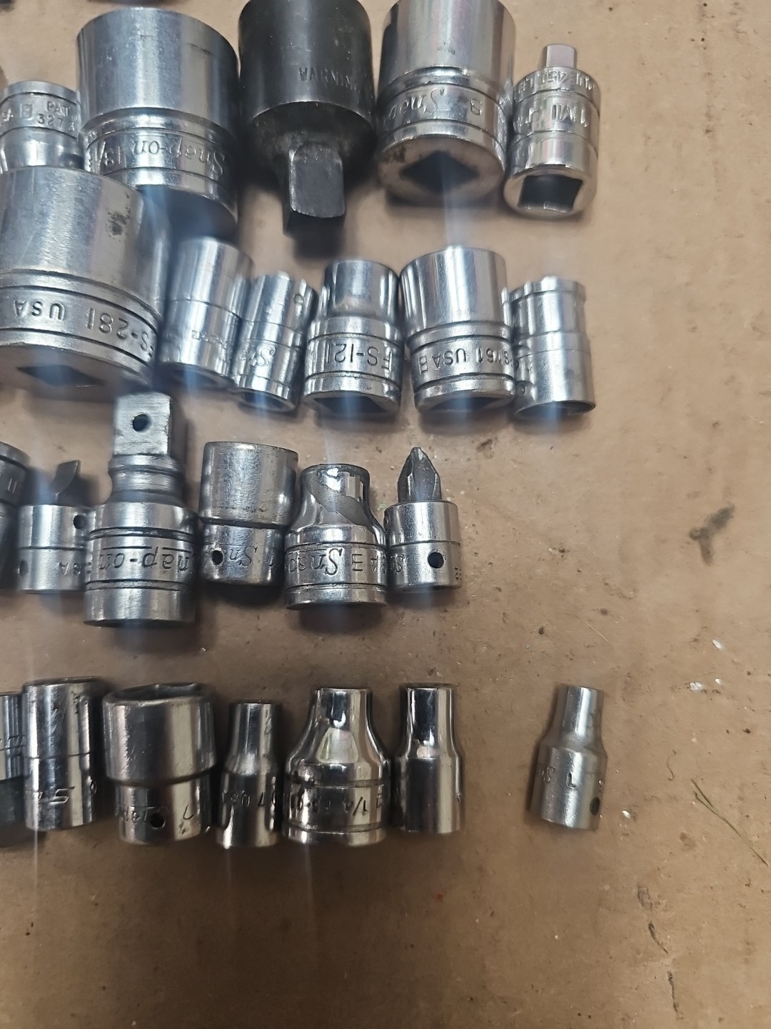 P43- 40 pieces of SNAP ON TOOLS – Sockets, Adapters, Etc 1/4 & 3/8″ Dr