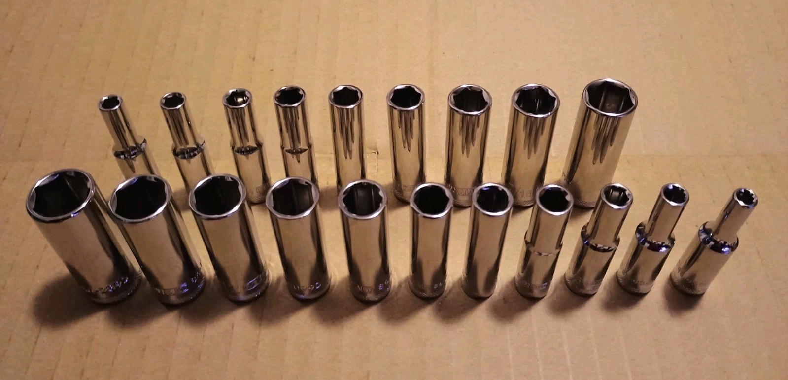DeWalt 20 Piece METRIC and SAE 6 Point Deepwell Socket Set For 1/4″ Inch Drive