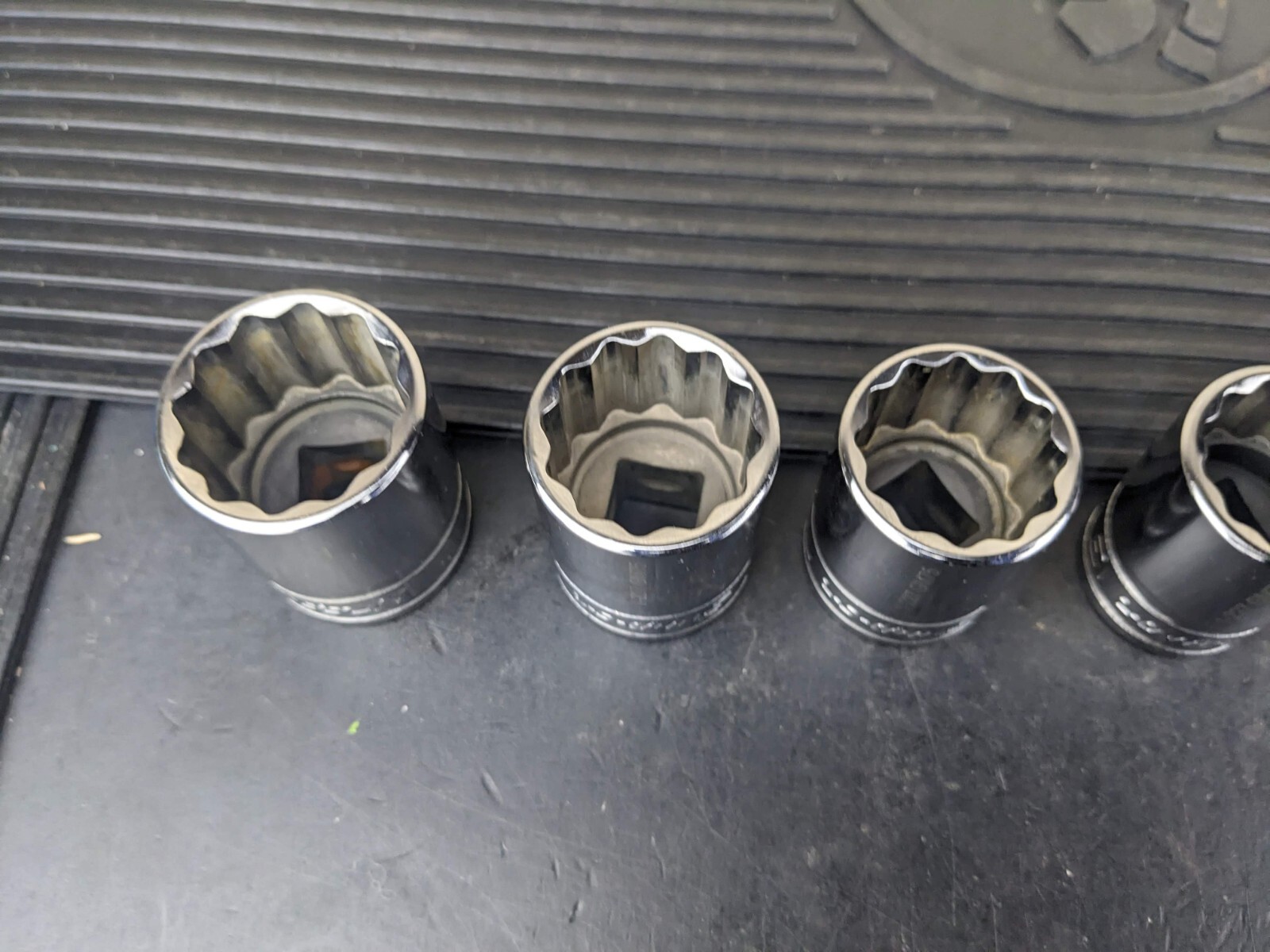 #av825 Snap-On Set 1/2″ Drive Socket Set 9/16″ to 1” SAE SW Series 12 Point