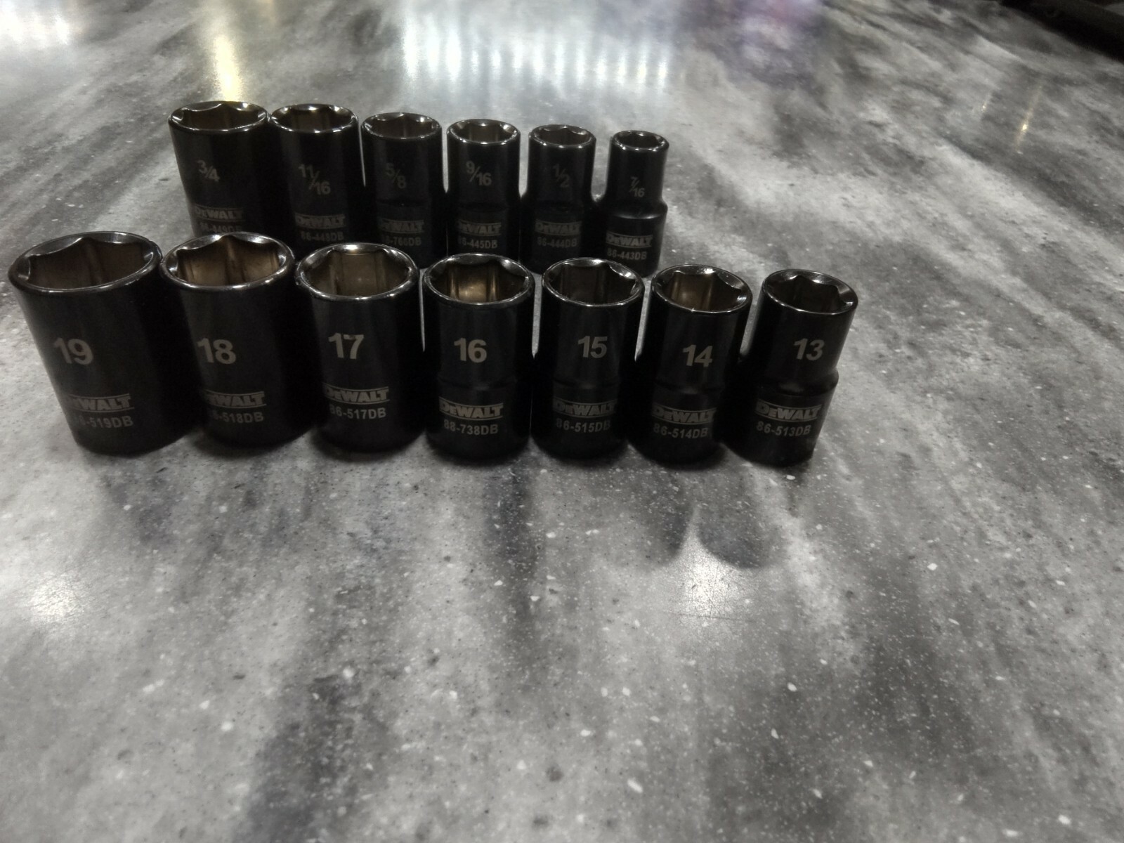 Genuine DeWalt 1/2″ Drive BLACK CHROME 13PC Socket Set 6 POINT Metric/SAE NEW