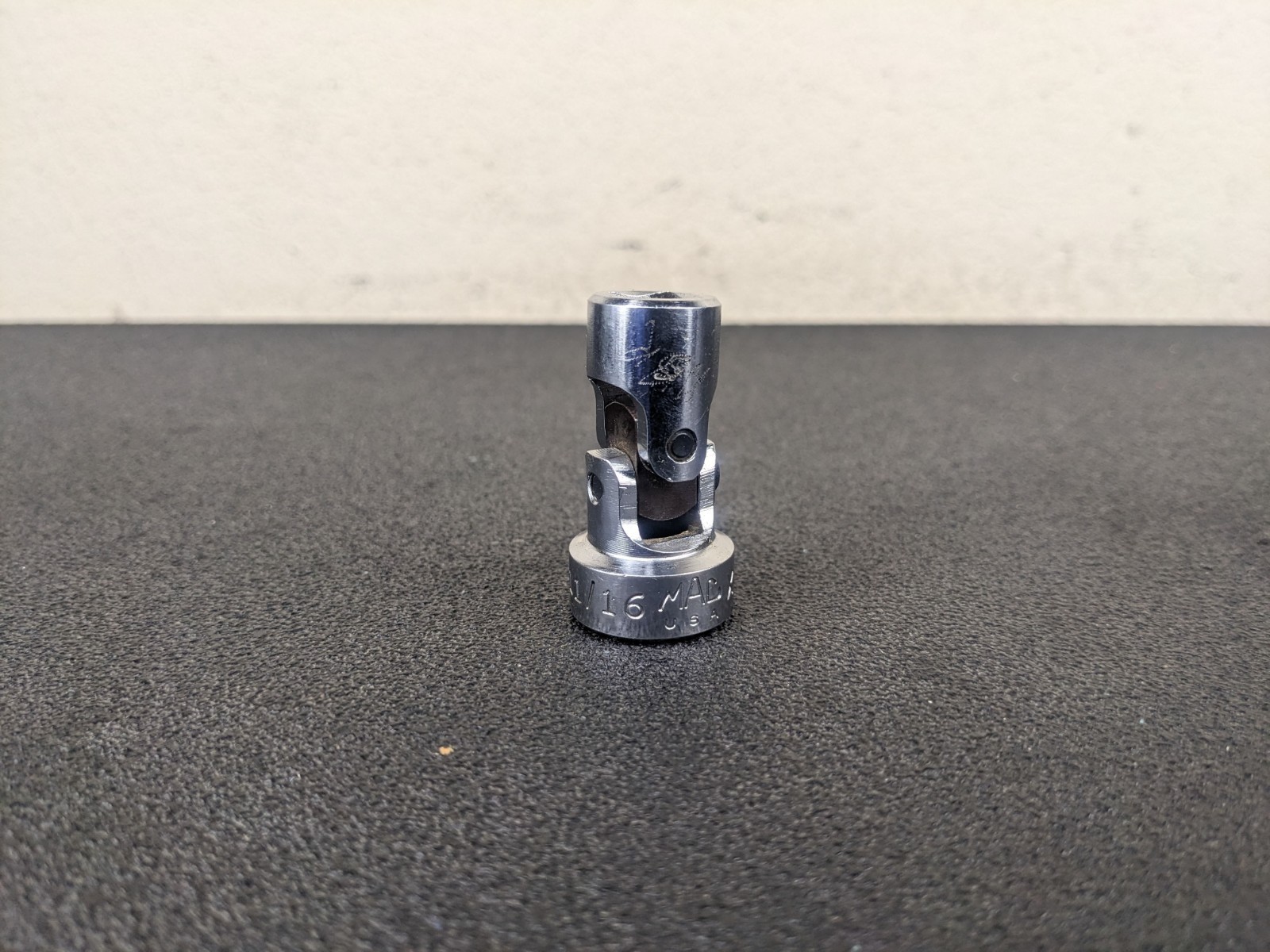 #al021 MAC Tools 3/8″ Drive 11/16″ Swivel Socket 6 Point XU226