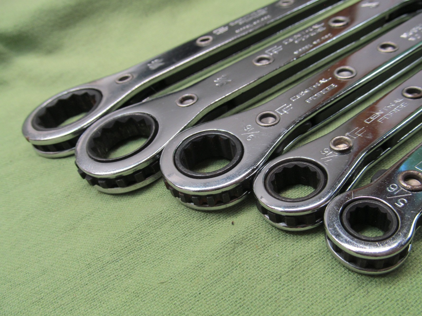 5pc Central Forge Ratcheting Box End Wrench Set – SAE – 1/4″ thru 7/8″