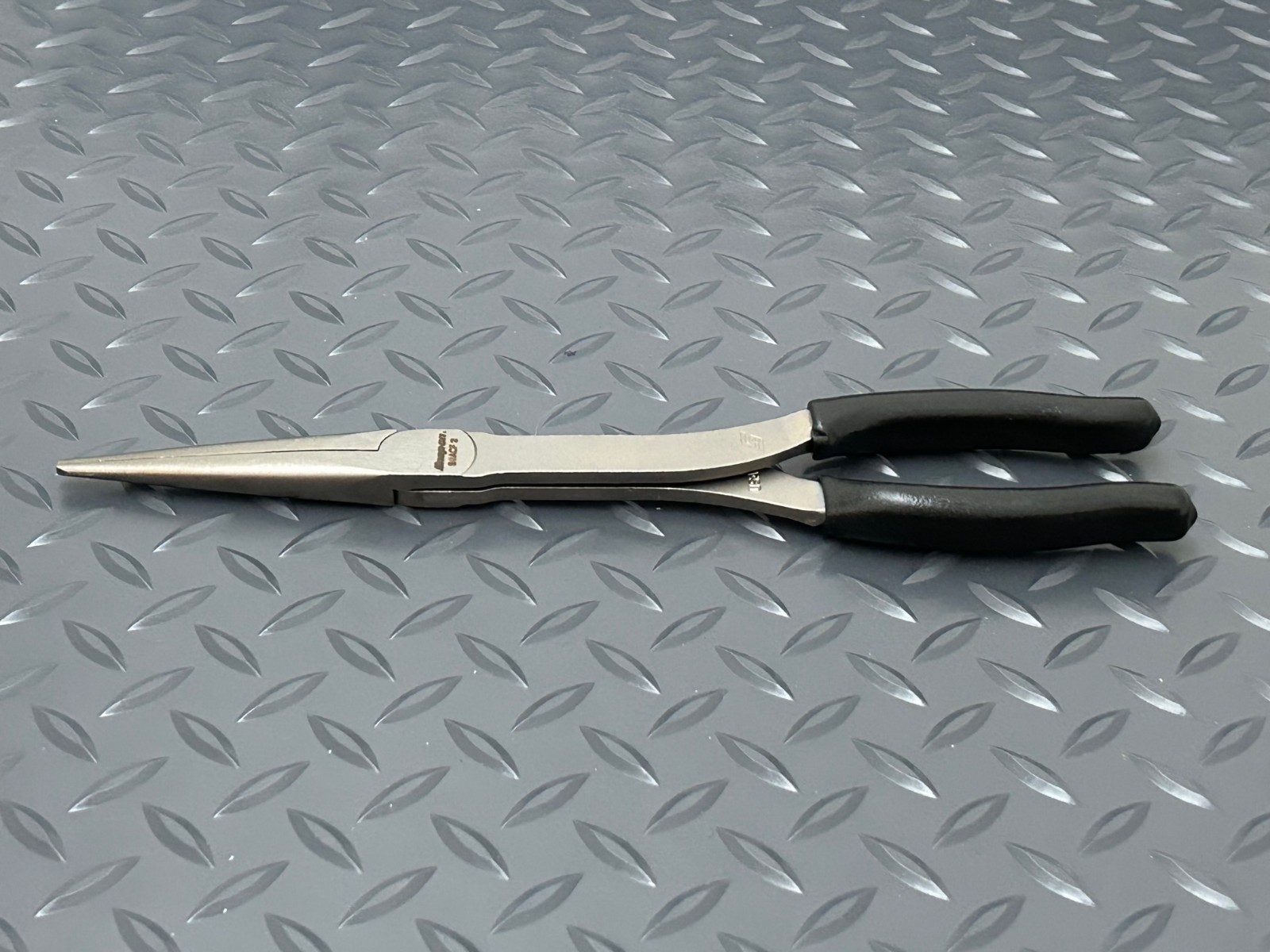 Snap-on Tools NEW 911ACFBK 11″in. BLACK Soft Grip Rounded Jaw Needle Nose Pliers