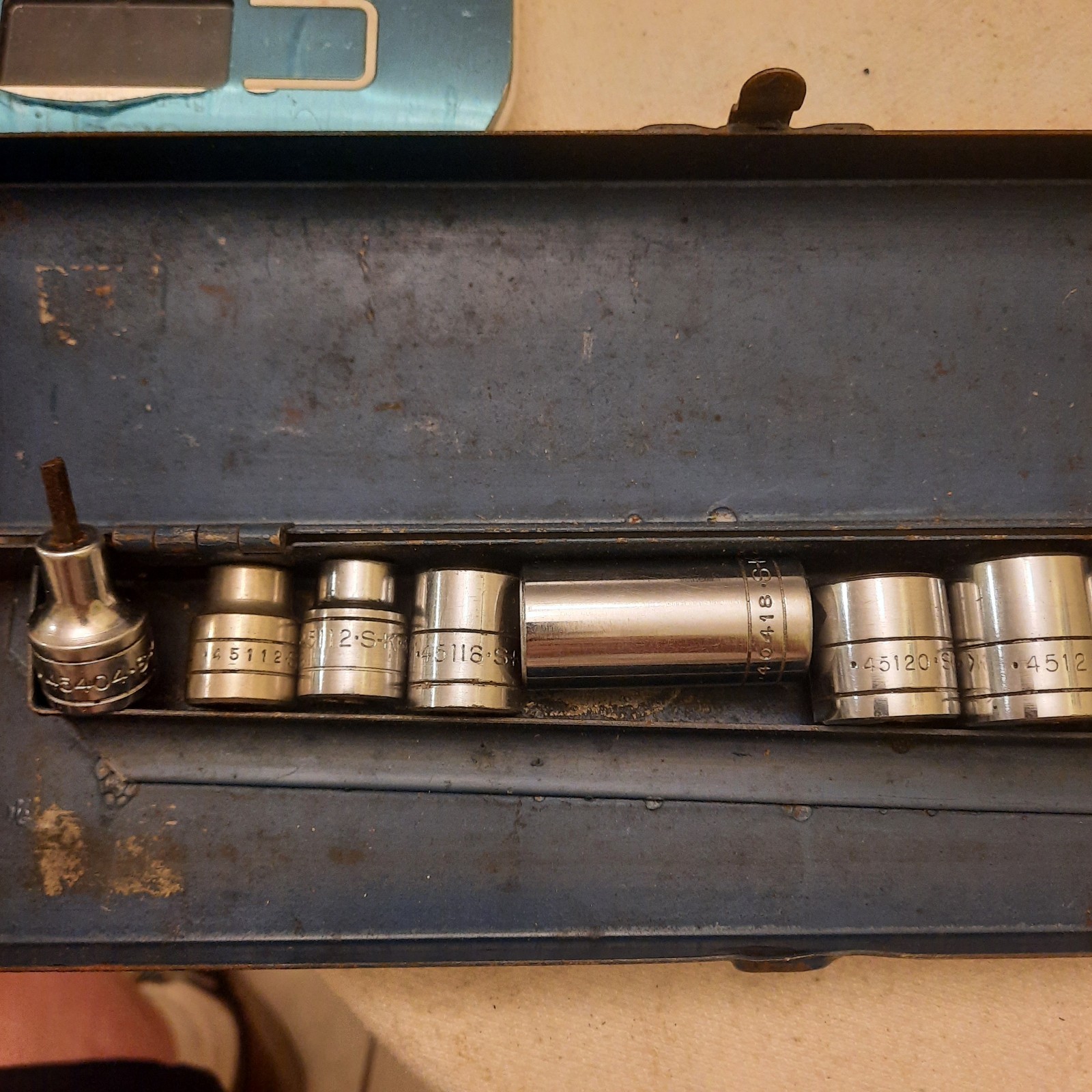 S-K Rotating Swivel Head Ratchet + 10 Pc Sockets. USA. In Metal Case. See Desc.
