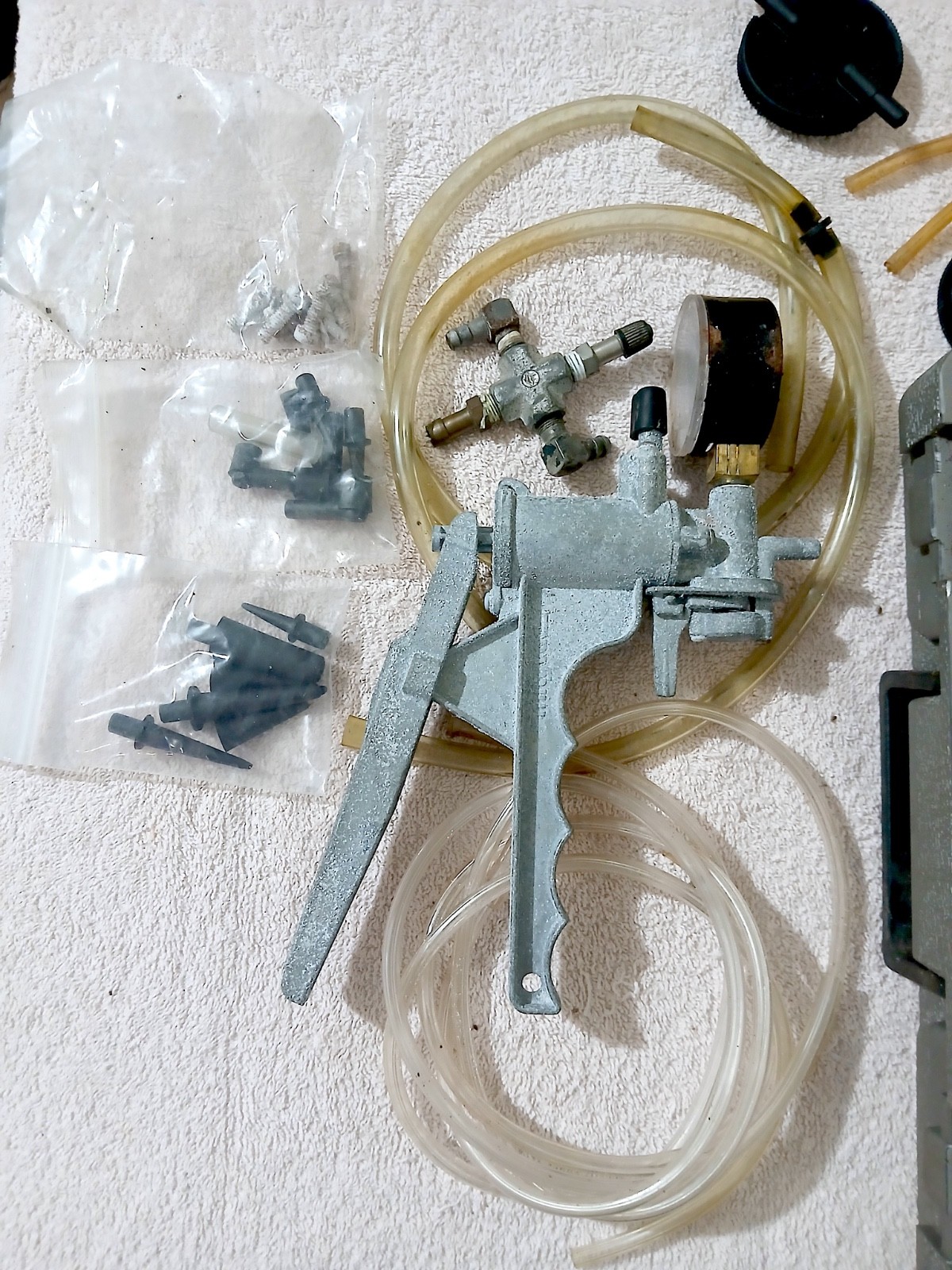 Mityvac Silverline Vacuum Pump Kit Brake Bleeder Hand Tool w/ Case AS-IS