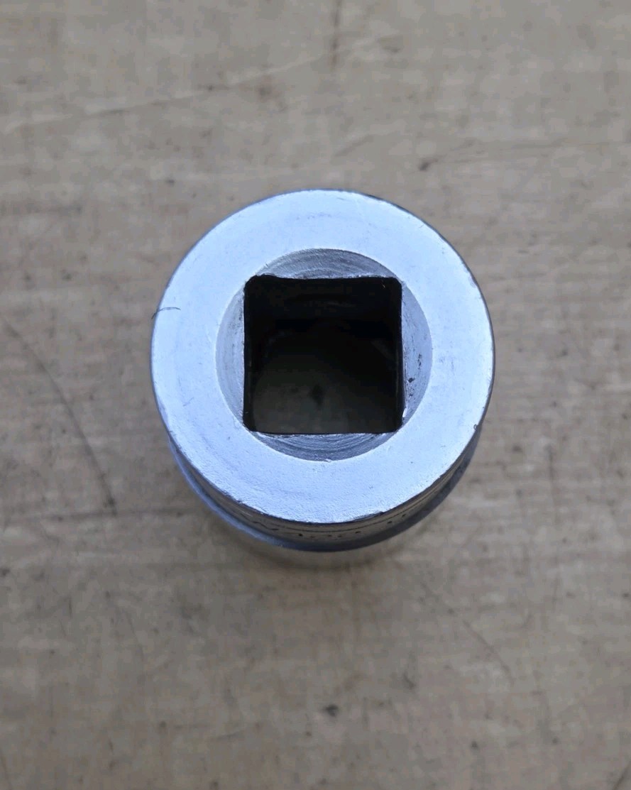 Snap On SW422 – 1/2″ Drive 11/16″ Shallow 8 Pt Double Square Socket