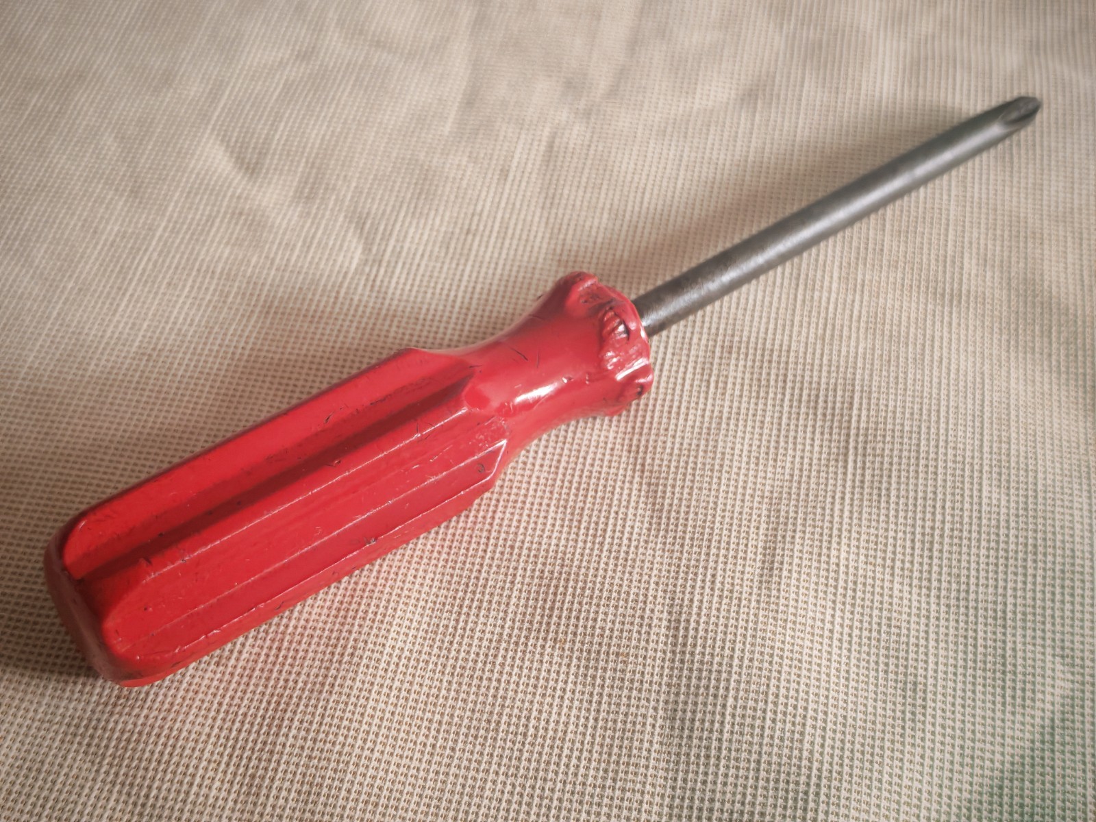 Vintage Red Handle Phillips Screwdriver – Classic Workshop Tool – 17cm