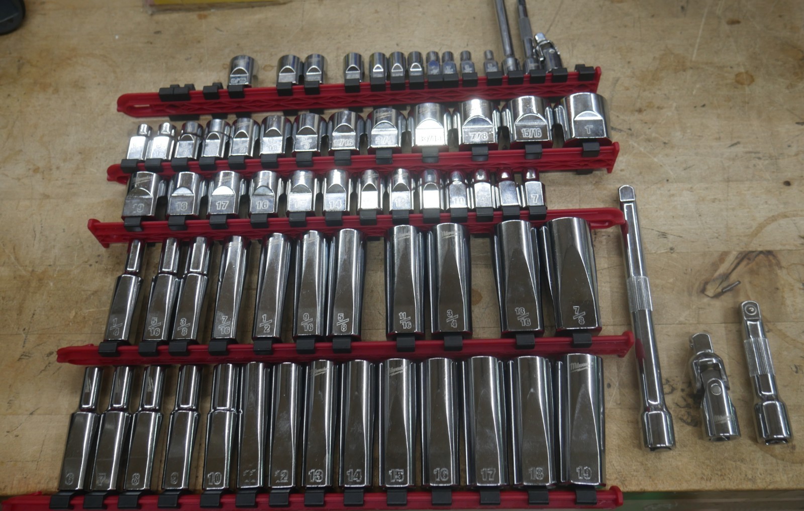 MILWAUKEE ASSORTED DEEP WELL REGULAR SOCKETS METRIC STANDARD 68 PIECES 3/8 1/2
