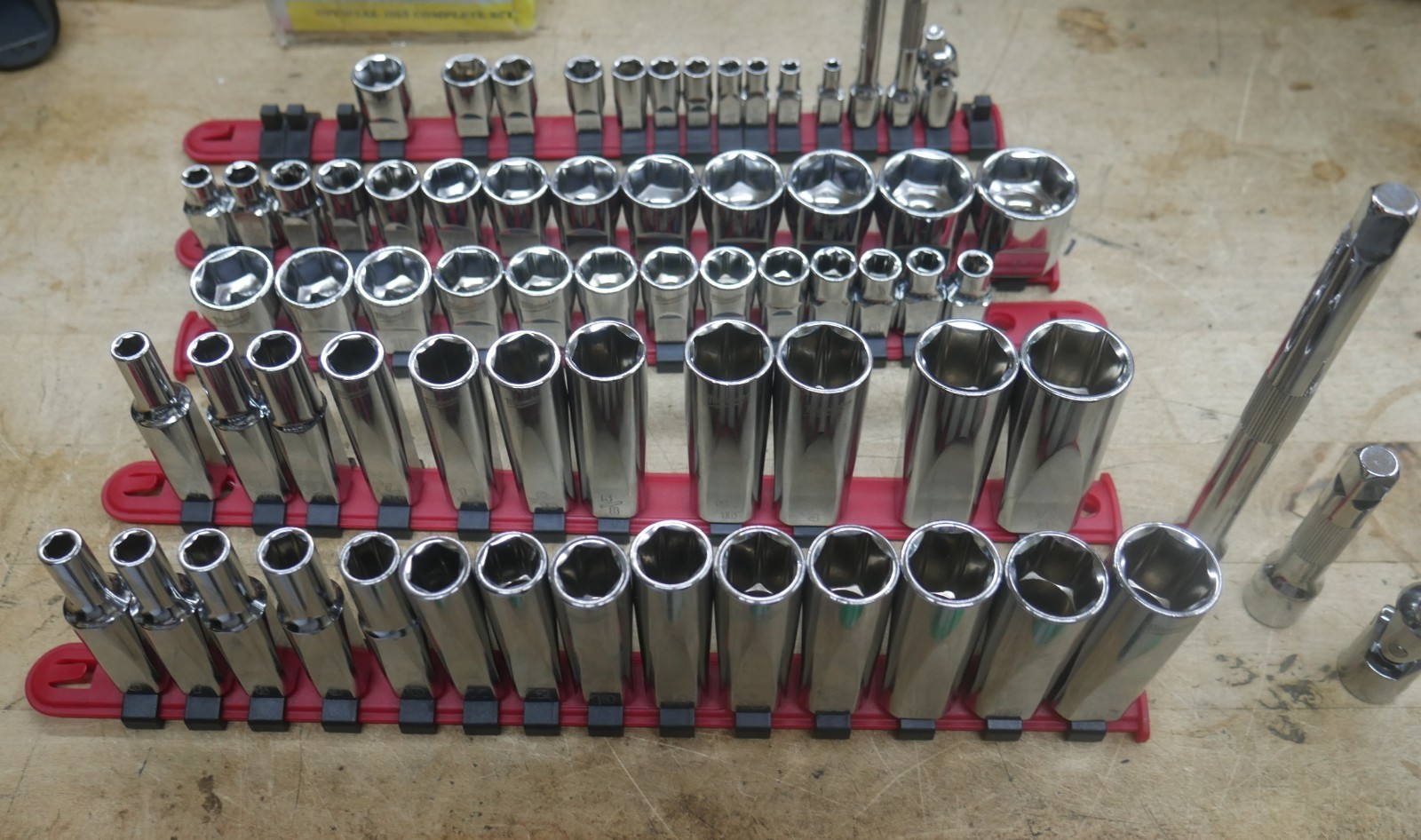 MILWAUKEE ASSORTED DEEP WELL REGULAR SOCKETS METRIC STANDARD 68 PIECES 3/8 1/2