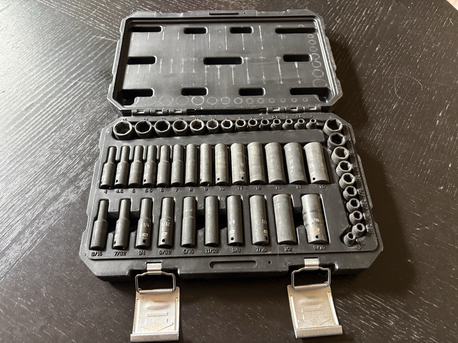 Gearwrench 48-Pc 1/4″ Drive 6-Point Impact Socket Set SAE/Metric Standard Deep