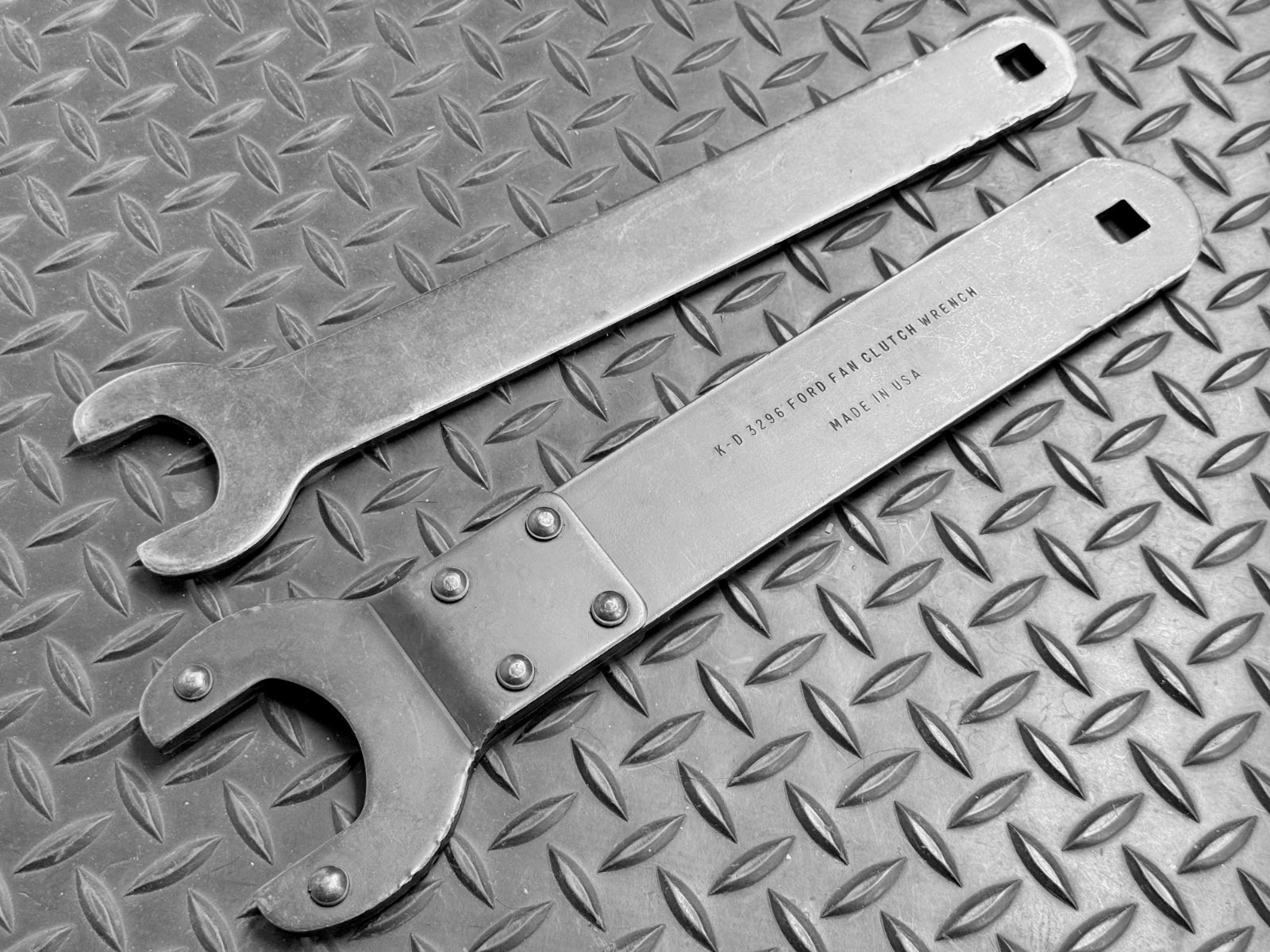 K-D USA 3136 ( 36mm 1-7-16″ ) K-D 3296 ( 48mm 1-7/8″ ) Fan Clutch wrench set USA