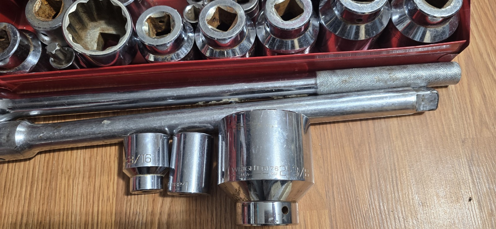 Wright 3/4 » 21 Piece 2 3/8 TO 1″ 12 POINT SOCKET SET WITH BAT AND EXTENTION.