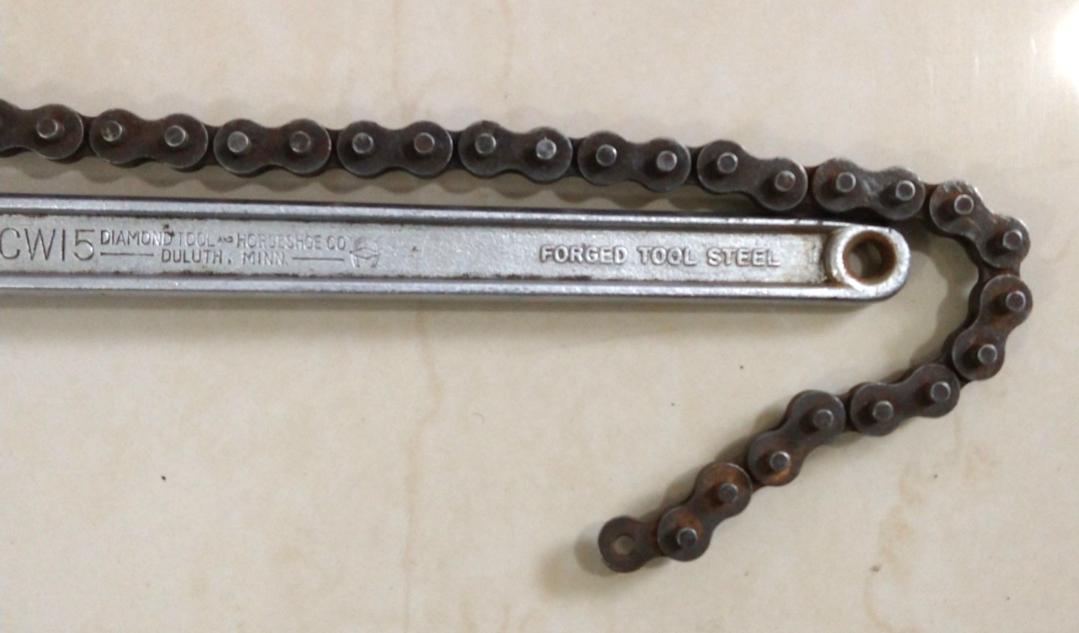 DIAMOND TOOLS CW15, CHAIN WRENCH, 15″L. HANDLE.