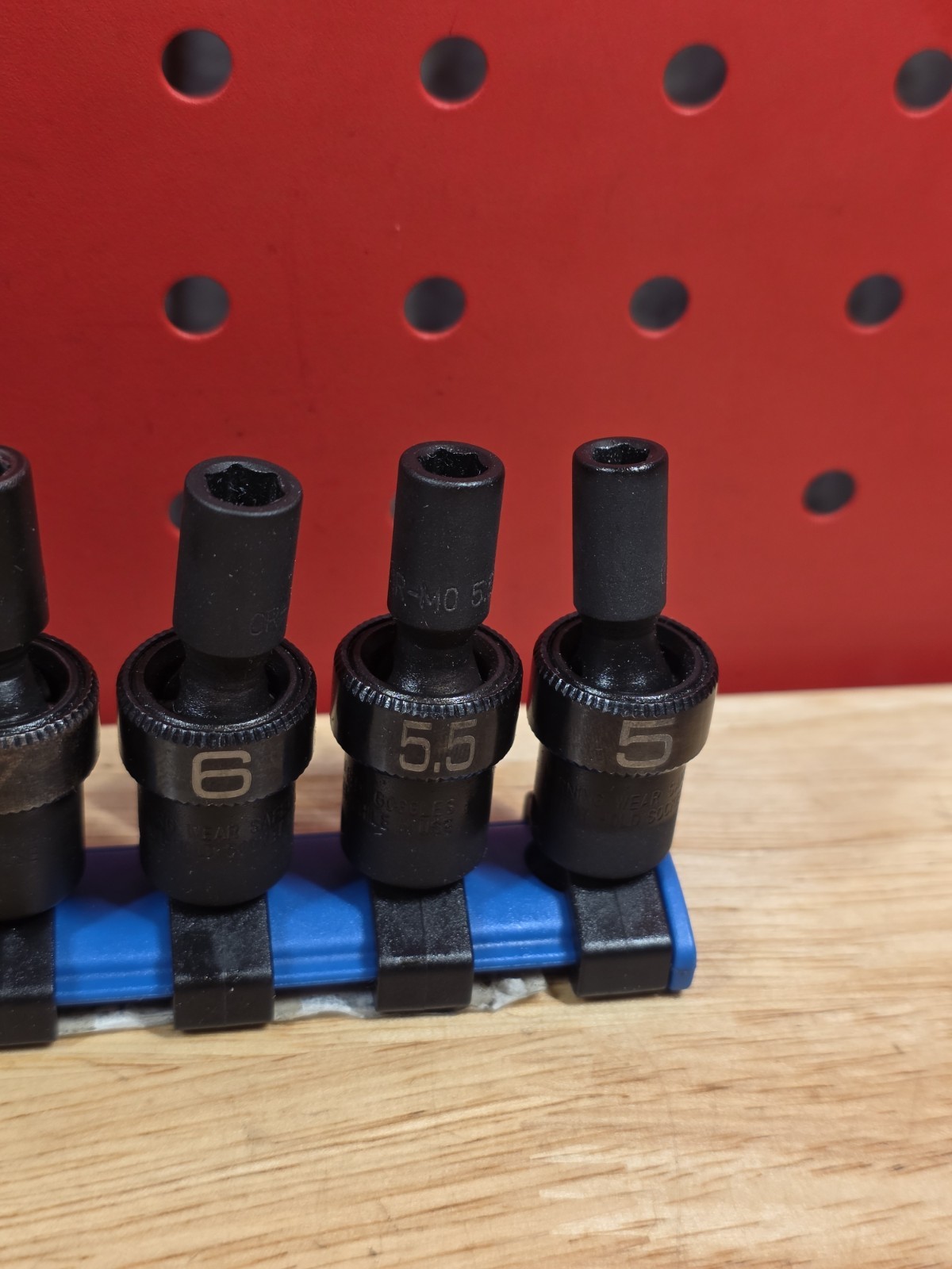 Matco Tools SAUPM126V 5-15mm 12-Piece 1/4” Drive Metric Impact Swivel Socket Set