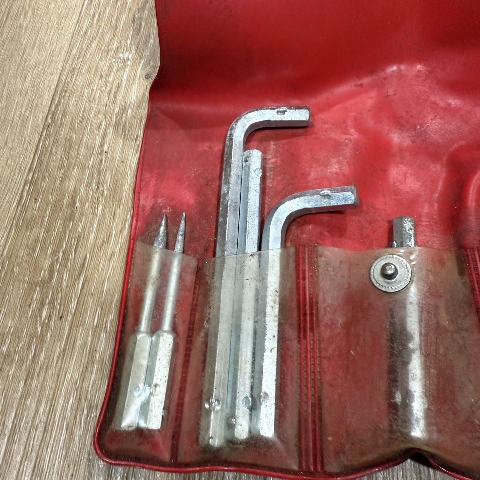 Vintage Ratchet Socketool Reversing 1/4″ Hex Ratcheting Screwdriver, 3-7/8″ USA