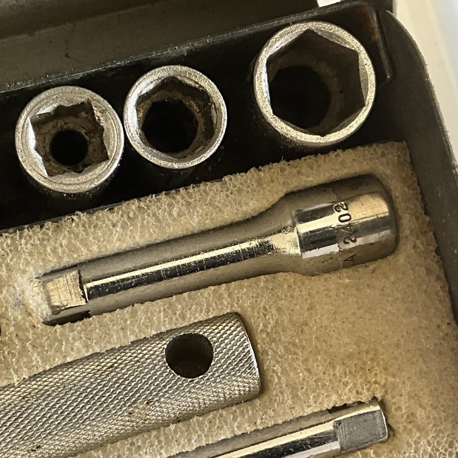 Wright 11 Piece 1/4″ Drive Socket Set w/ 2400 Ratchet w/ 6Pt. Sockets Metal Case
