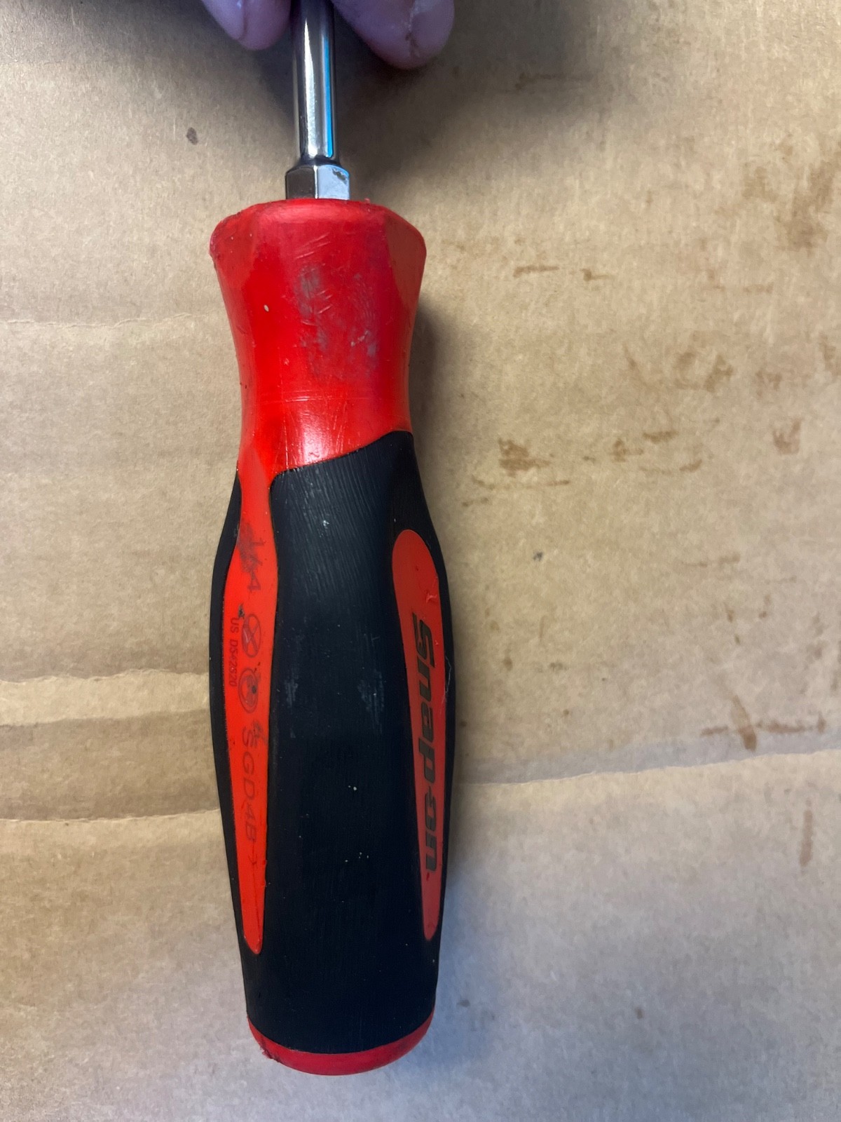 SNAP ON SGD4B – 9.75″ LONG FLAT BLADE COMFORT GRIP -RED/BLACK HANDLE-LOT#33