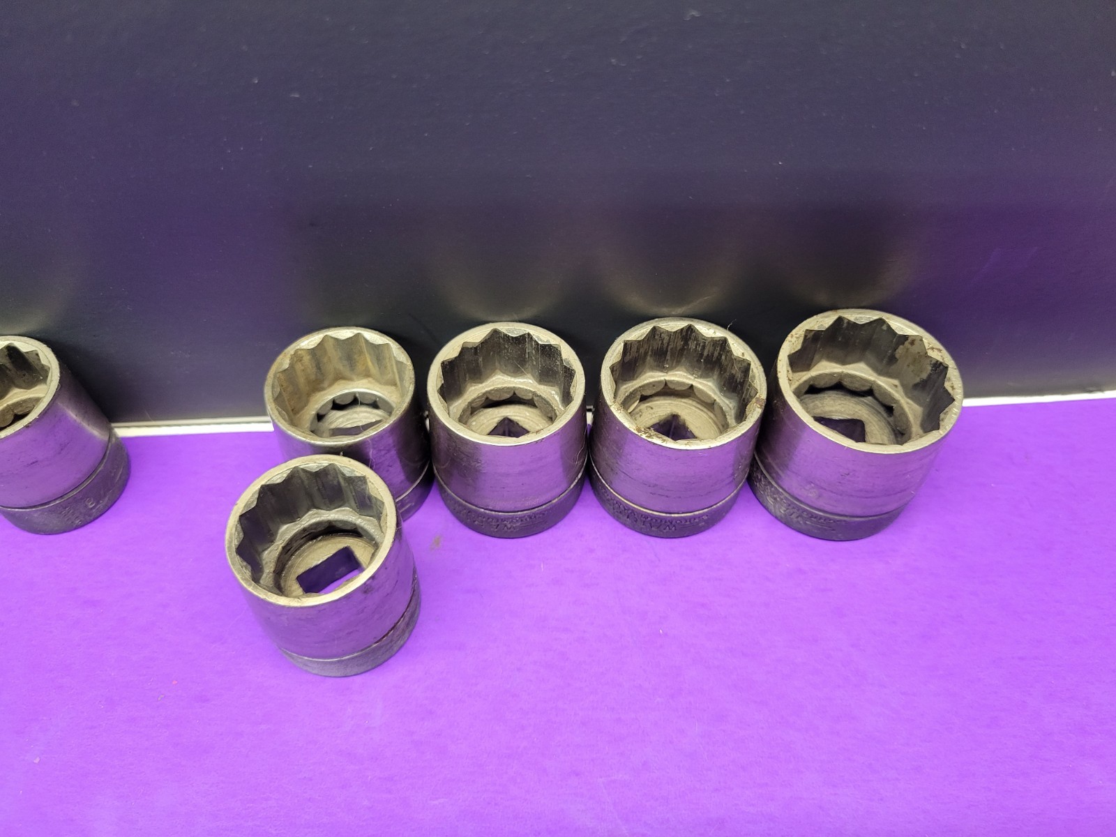 16 VINTAGE WARD’s 1/2 DRIVE SHALLOW SOCKET SET 12PT. 7/16″-7/8″ & 1″TO 1 1/4″