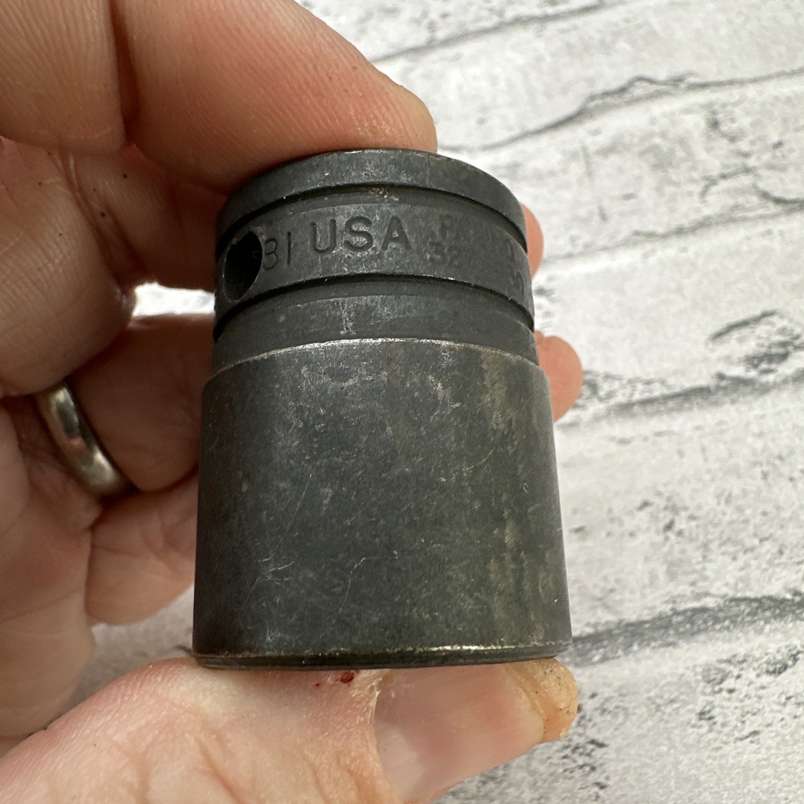 Snap-on Tools 1/2″ Drive 7/8″ 12pt Black Industrial Finish Socket GSW281