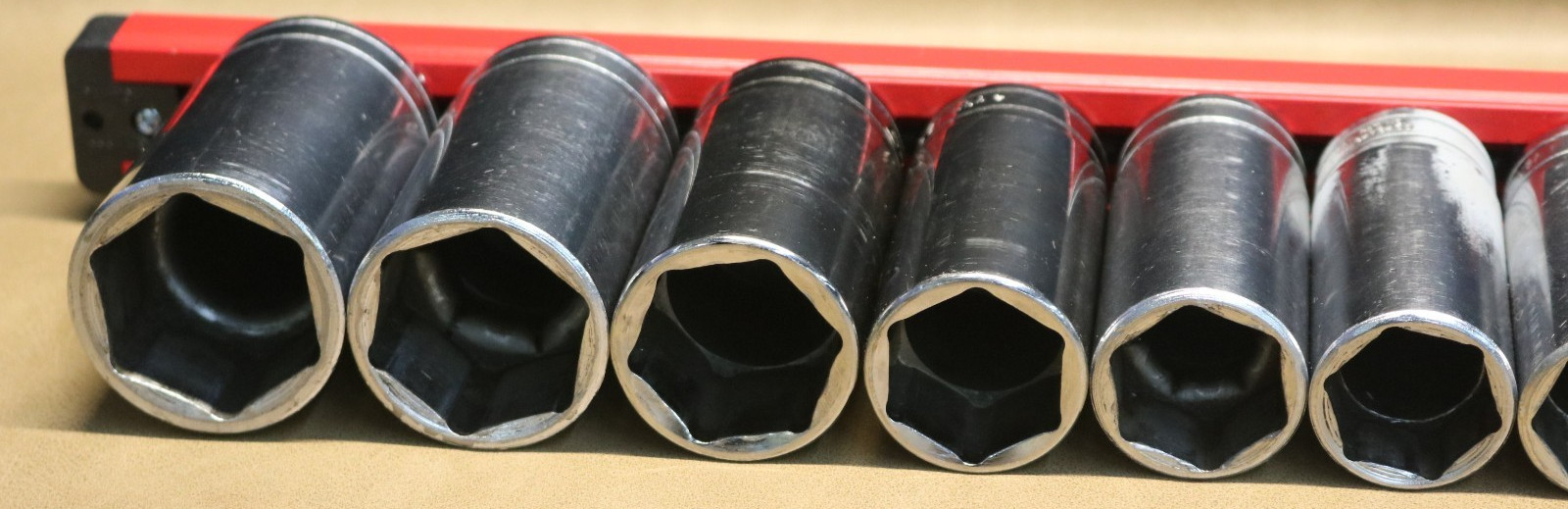 Snap-On 16 piece TS series 1/2″ drive 6 point deep well SAE socket set