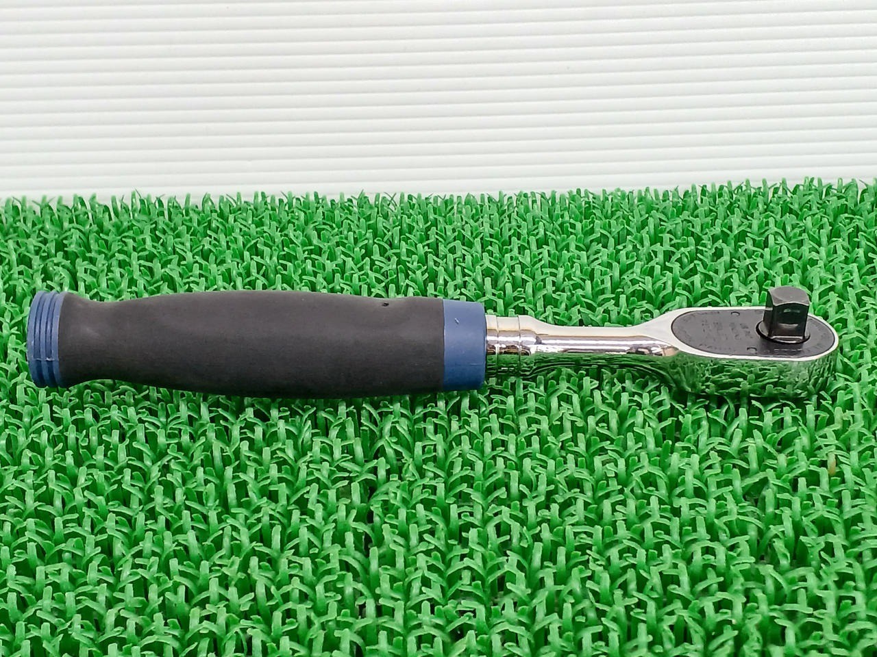 Snap-on FH100 POWER BLUE 3/8″ Drive Cynergy Soft Grip Fixed Ratchet [Used]