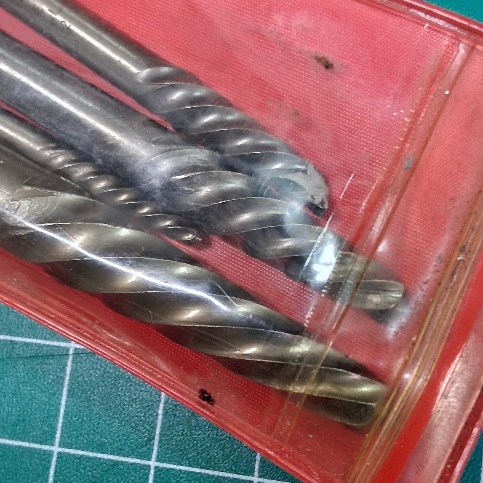 Vintage 4-Piece Spiral Fluted Twist Bolt Screw Extractor Bit Set