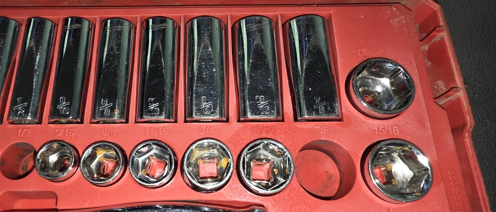 MILWAUKEE 48-22-9008 3/8 in. Drive SAE/Metric Set USED BROKEN RATCHET