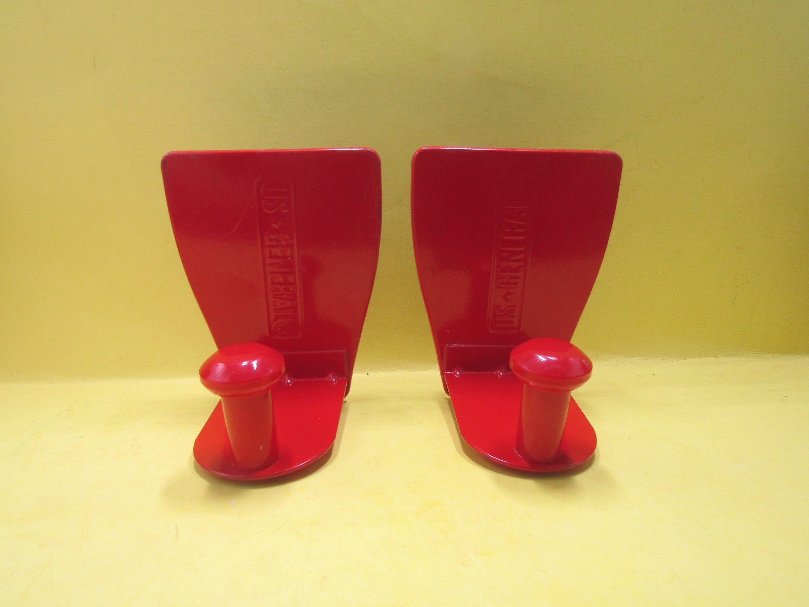 U S General Red Metal Tool Box Paper Towel Holder Hooks Magnetic Garage Man Cave