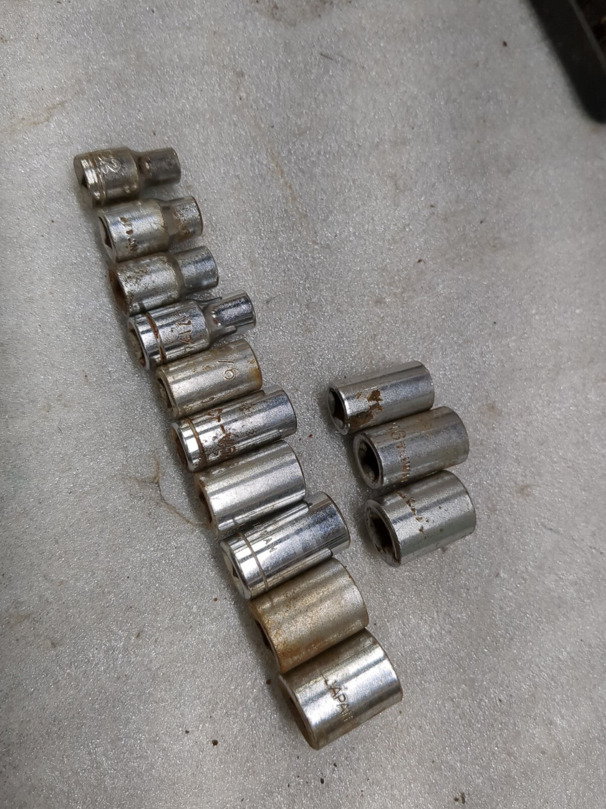 1/4 Drive SAE 6 Point Shallow 13 Piece Socket Set 5/32-15/32 + 1/4&5/16 8 Point