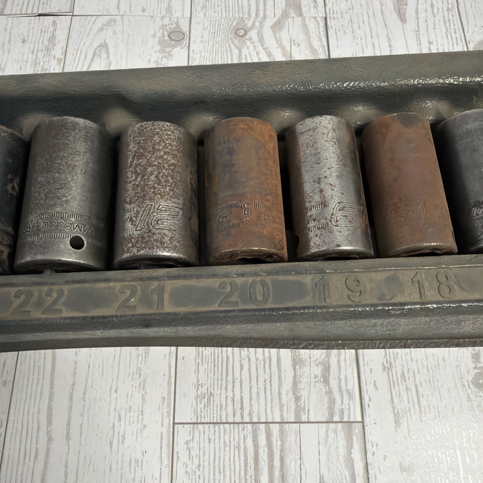 Snap-on 1/2″ Drive 15-25MM + 27MM 6-Pt Semi-Deep Impact Socket Set