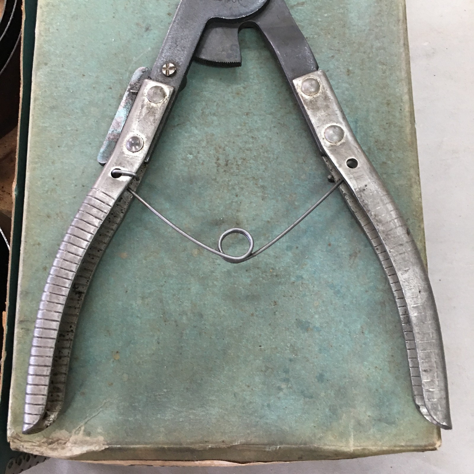 KD Tools 7 Piece Piston Ring Compressor Set No 850 2 7/8 to 4 3/8″ Locking Plier