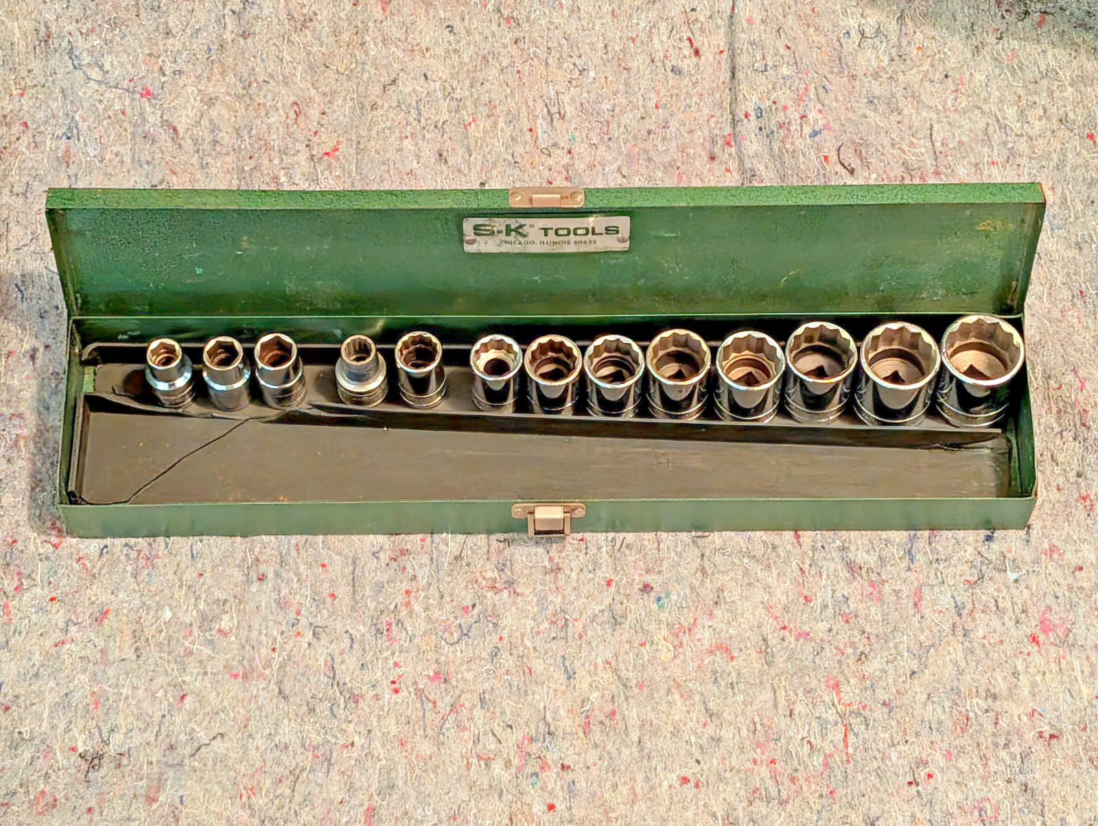 VINTAGE S-K TOOLS 1/2″ DRIVE 13-PC SOCKET SET WITH METAL CASE 40114-40136 USA