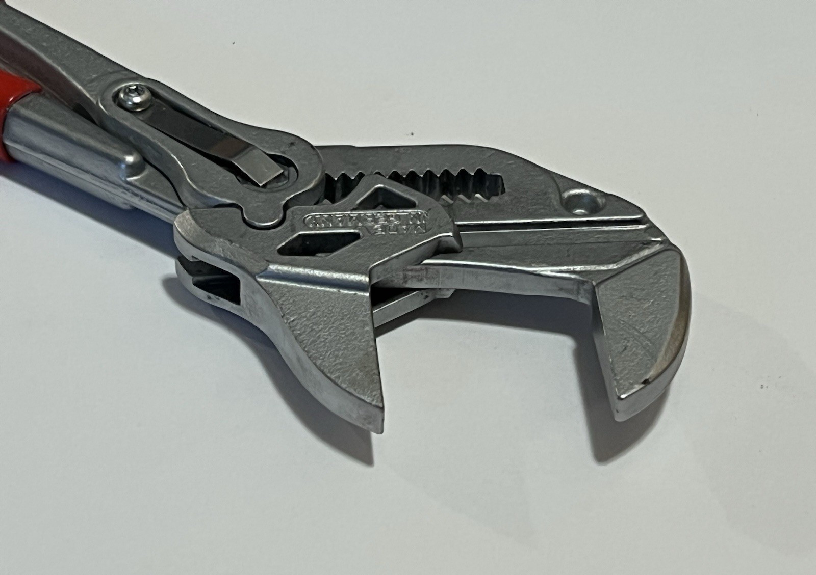 Knipex 7″ Pliers Wrench 86 03 180 1-3/8″ Smooth Jaws Pliers Made in Germany