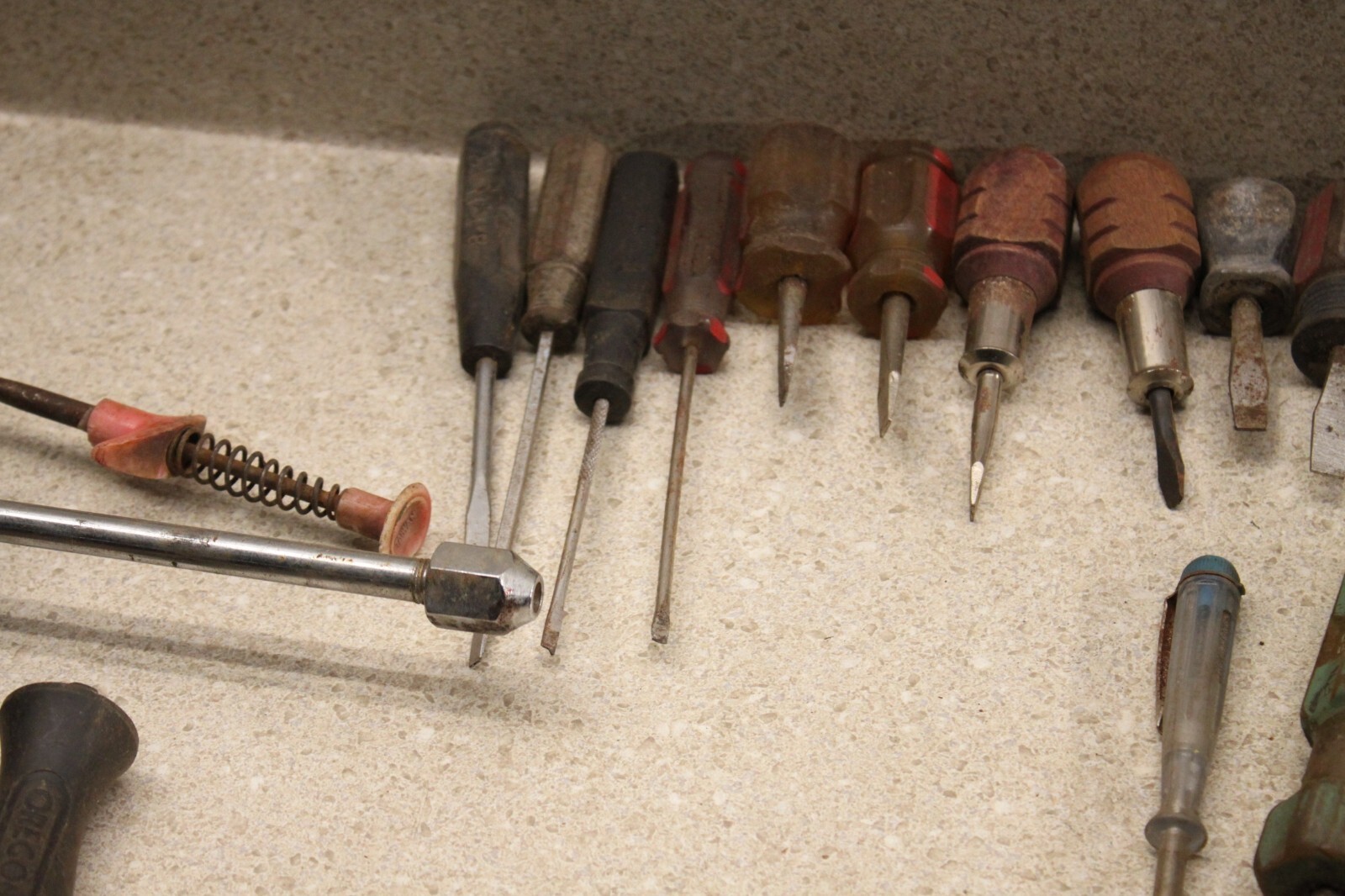 Lot Of Various Size Flat Head & Phillips Head Screwdrivers Vintage Old Tools9357