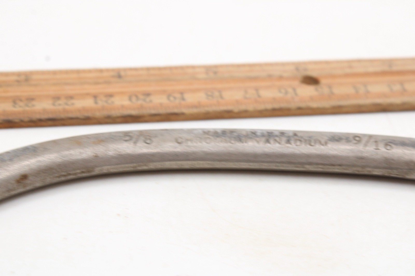 Unbranded Obstruction Wrench Curved SAE 5/8″x9/16″ 12 Pt. Chromium Vanadium USA