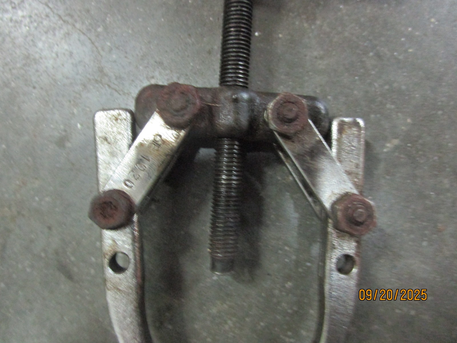 OTC 1020 1 Ton 2 Jaw Bearing Puller