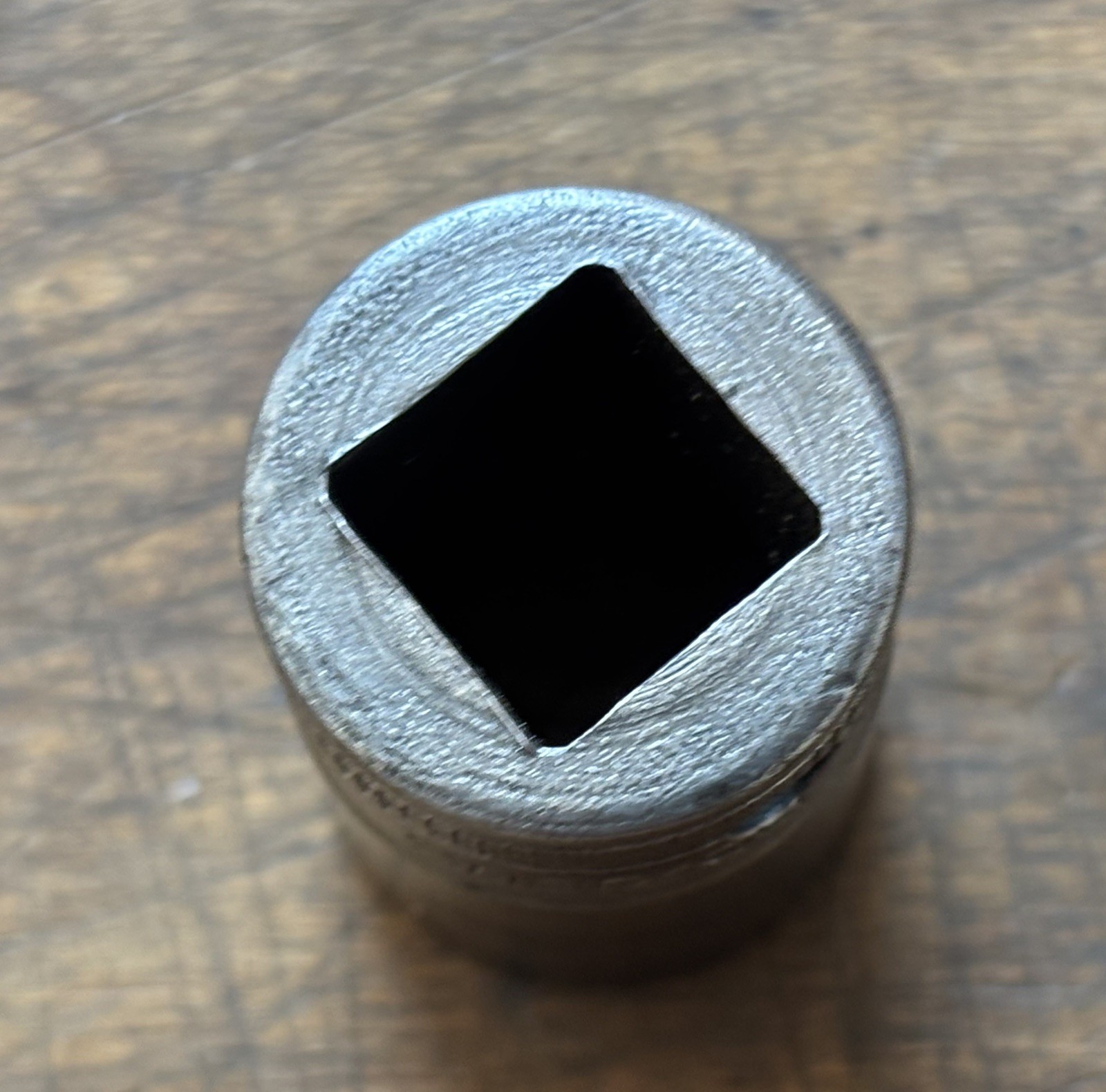 Snap-On SW-220 – 1/2″ Drive 11/16″ AF – 12 Point Standard Socket