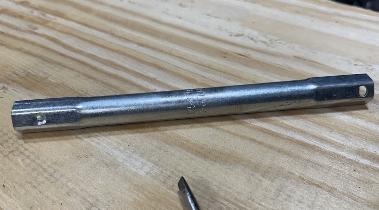 MERCEDES W140 W220 W210 LUG BOLT WRENCH, SCREWDRIVER S500 S420 S430 E320 S320