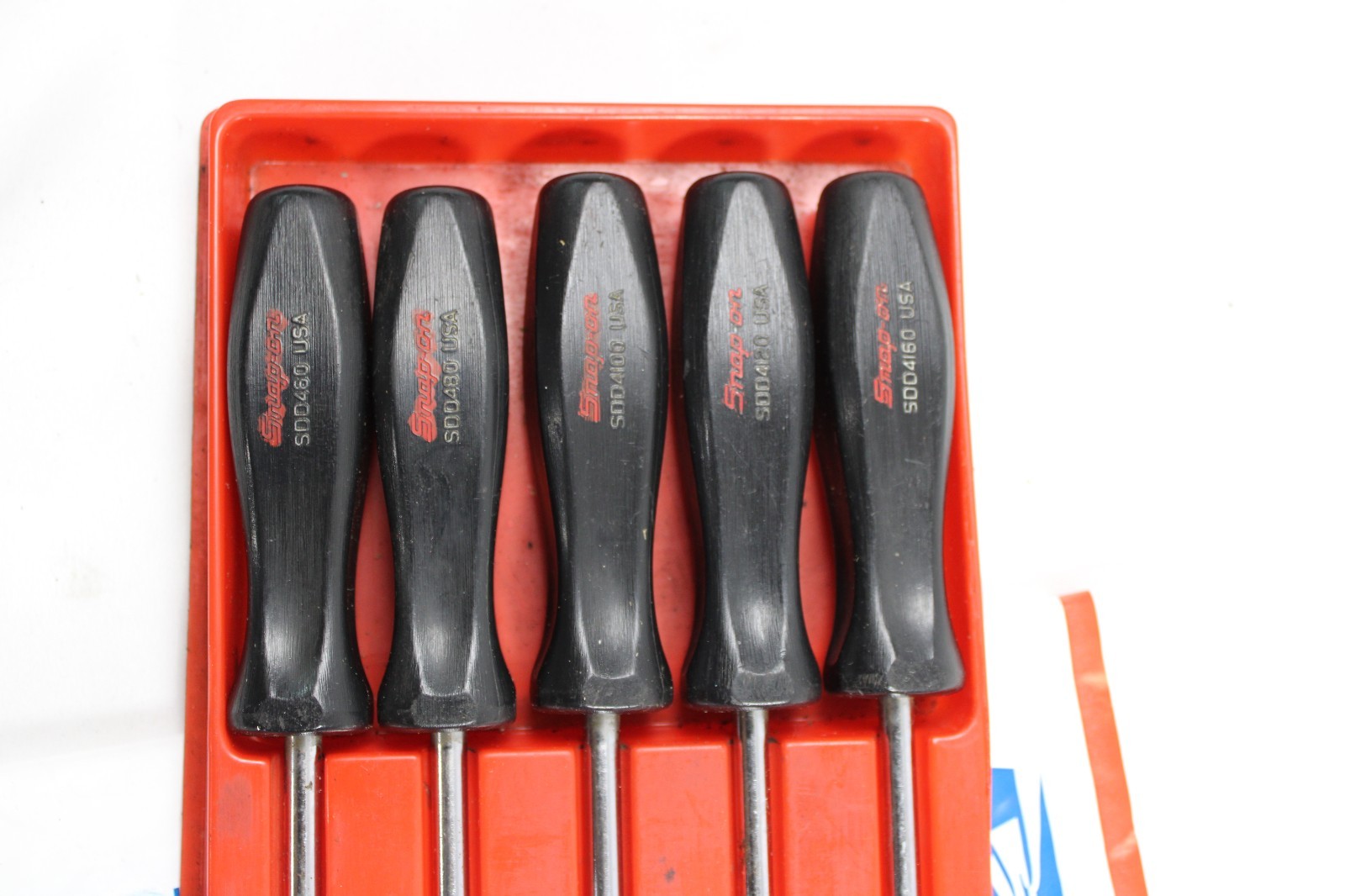 SNAP ON 8PC BLACK HARD HANDLE FLAT TIP SCREWDRIVER SET #SDD SERIES IN RED TRAY