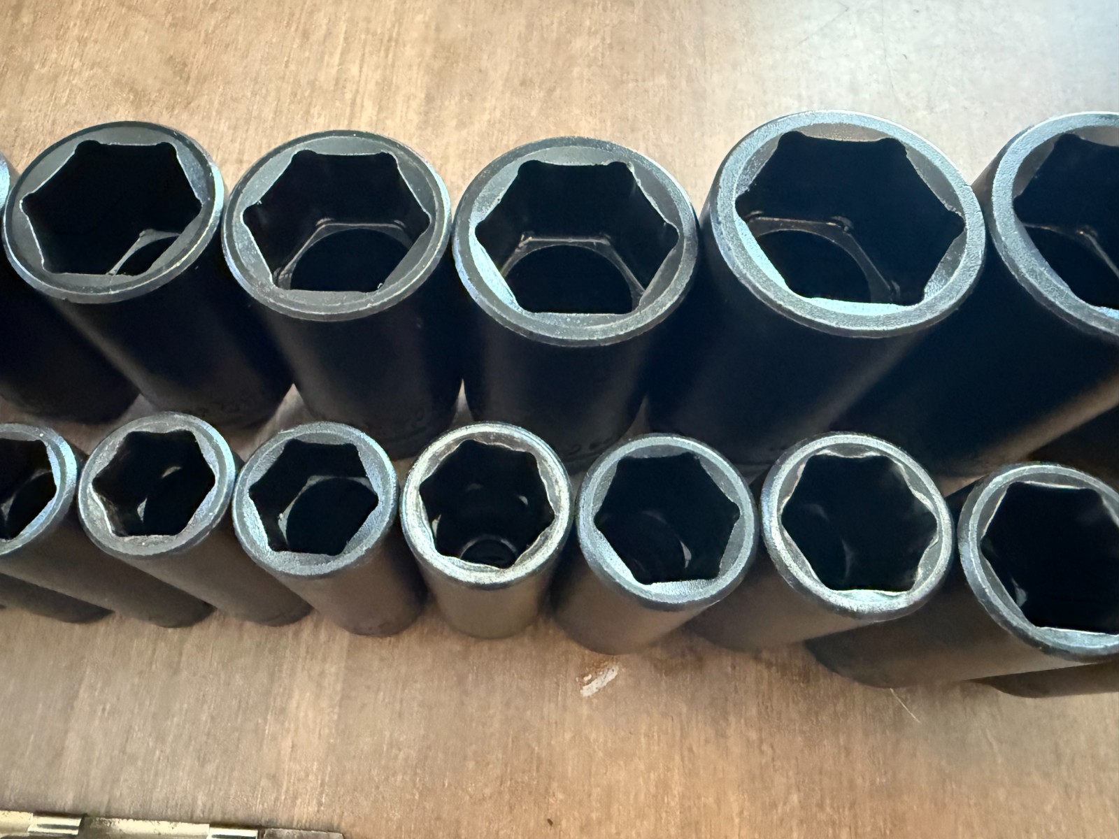 Mac Tools 24-PC. 1/2″ Dr. Metric Deep Impact Socket Set SVDPM246CBR & Tool Bag