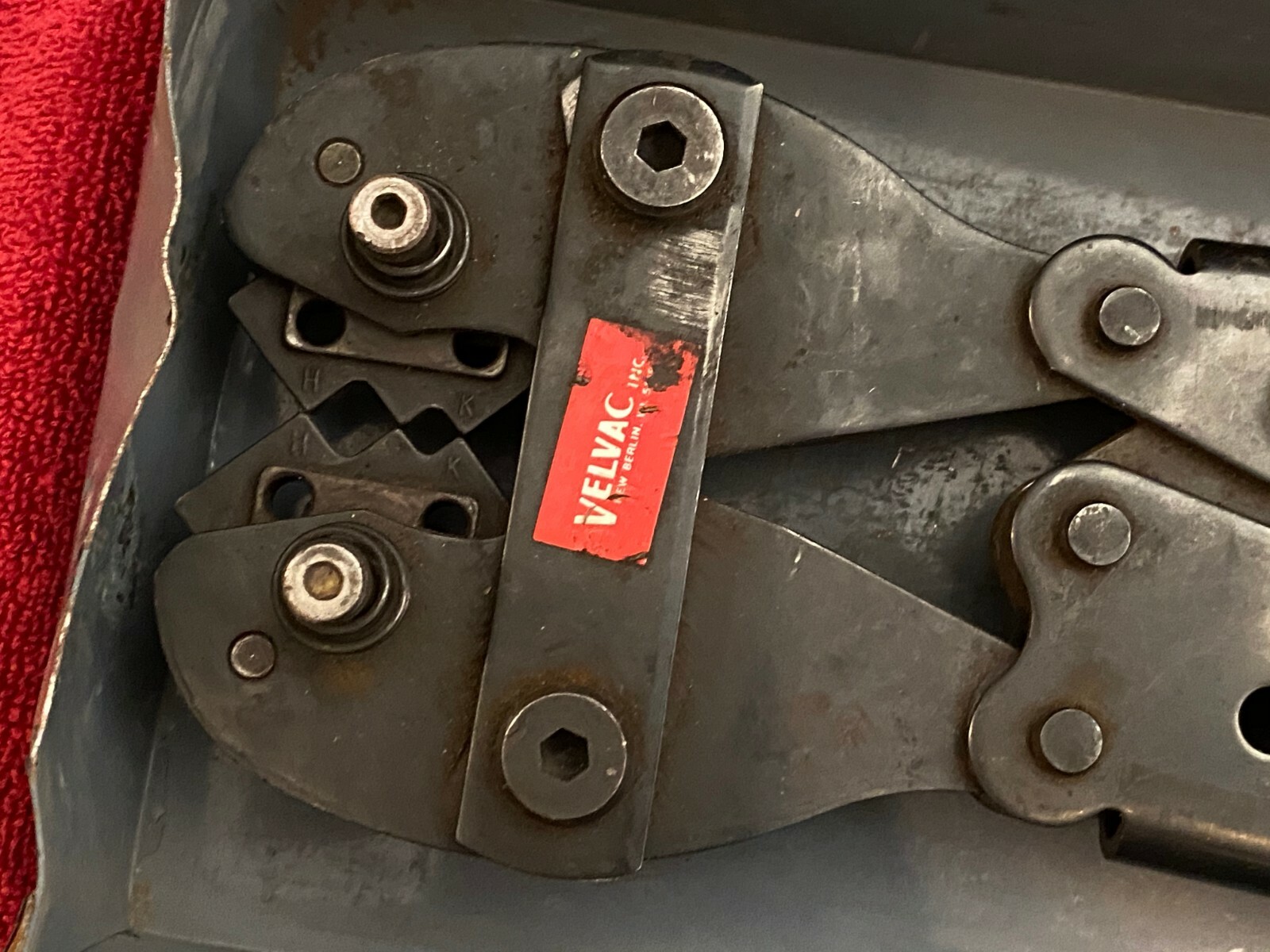 VELVAC INC ROTATING HEAD CRIMPERS RED WITH GRIP HANDLES AND METAL CARRYING CASE