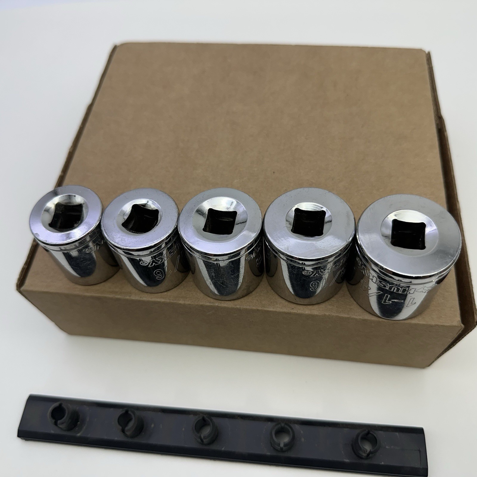 Husky 5 pc 1/2″ Drive 12 Point SAE Socket Set 1″, 1-1/16, 1-1/8, 1-3/16, 1-1/4