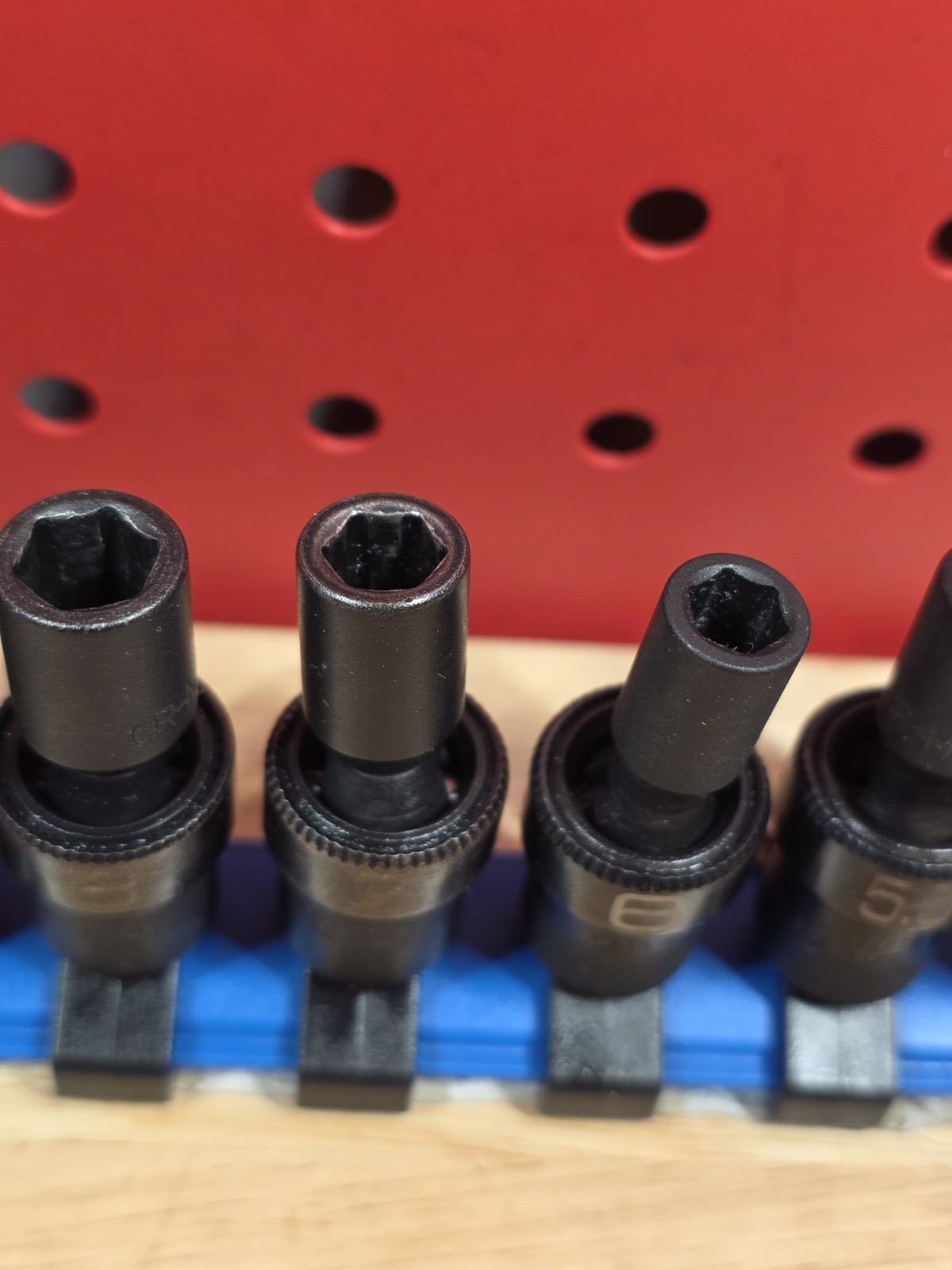 Matco Tools SAUPM126V 5-15mm 12-Piece 1/4” Drive Metric Impact Swivel Socket Set