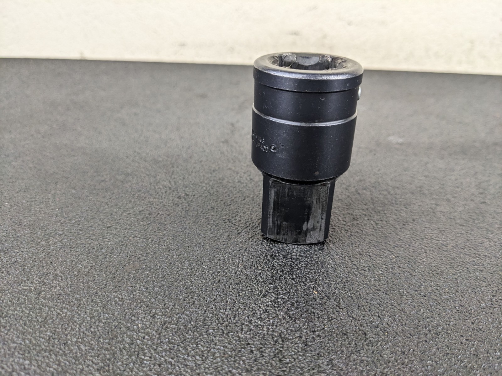 #bo862 Snap-On Tools USA 3/4″ to 1″ Drive Adapter Extension Socket GLA72A