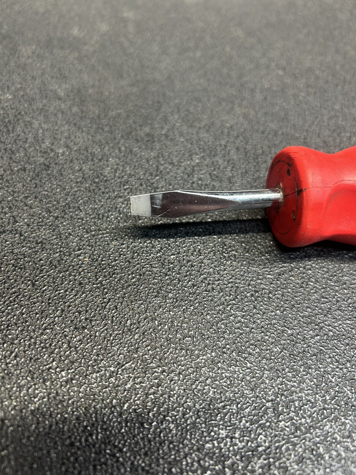 Snap-on Tools SHD1 – Stubby Mini Flat Head Screwdriver Red Hard Handle USA